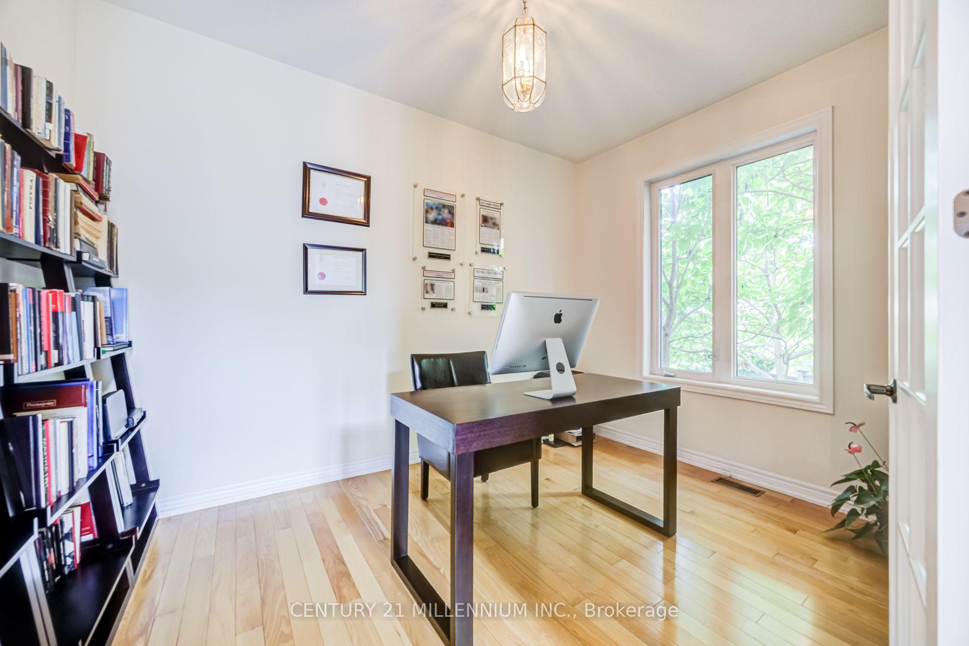 Photo 5 of 17 Island Grove, Brampton, Credit Valley — HOMEH