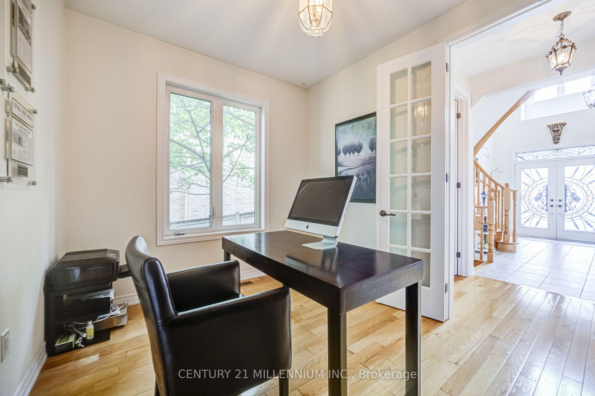 Photo 6 of 17 Island Grove, Brampton, Credit Valley — HOMEH