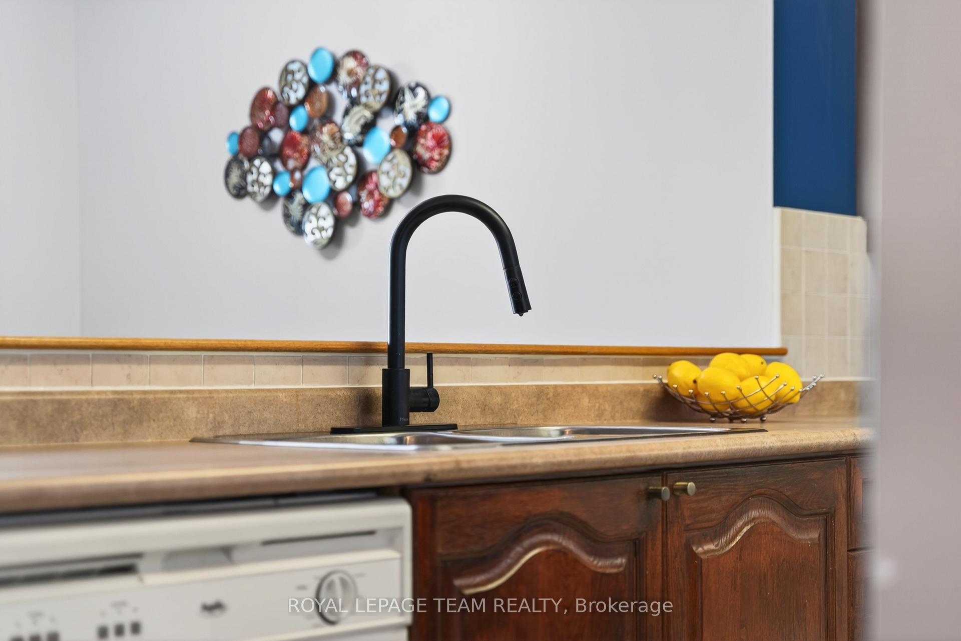 Photo 13 of Unit 811, 120 Grant Carman Drive, Ottawa, Borden Farm/Stewart Farm/Carleton Heights/Parkwood Hills — HOMEH