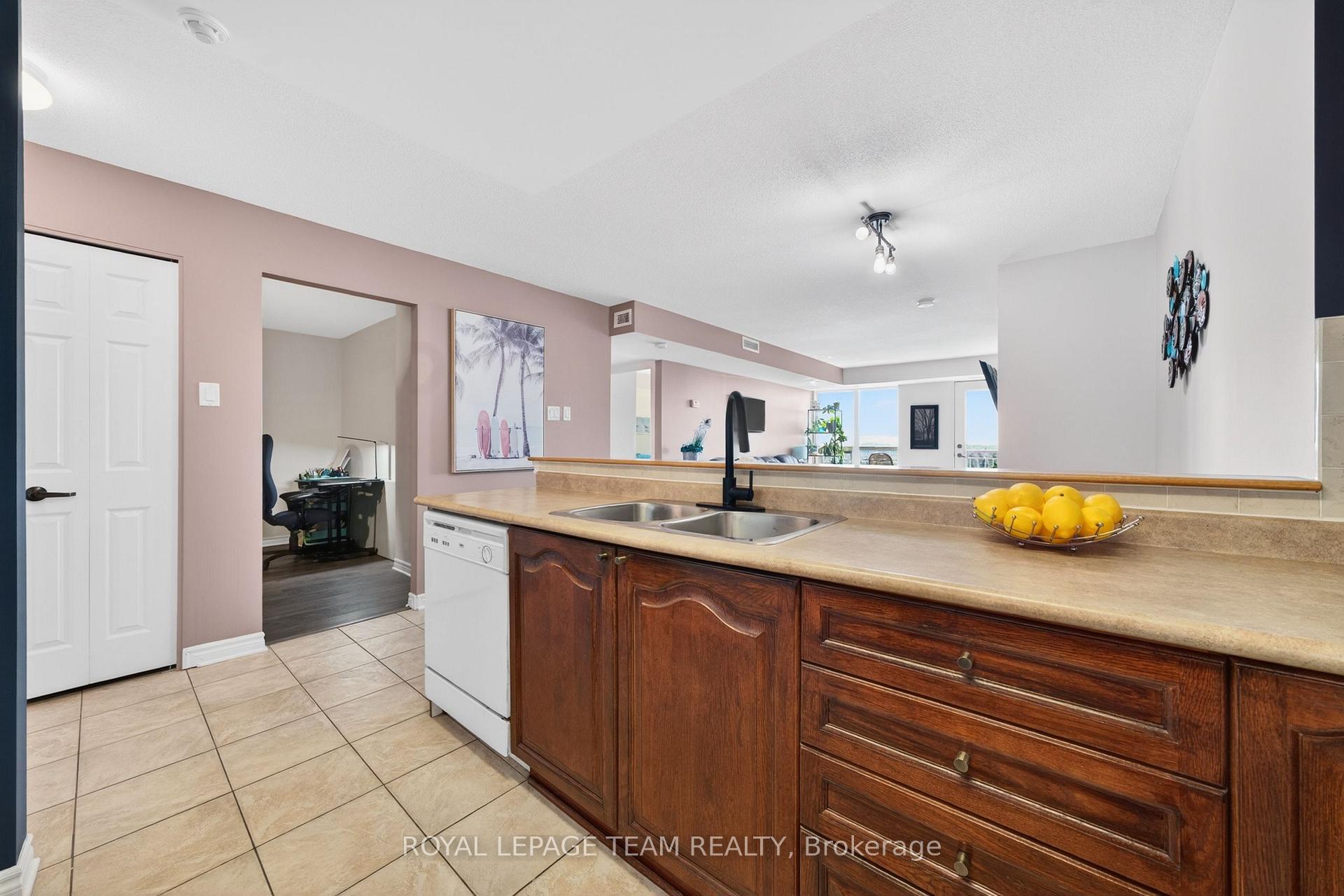 Photo 16 of Unit 811, 120 Grant Carman Drive, Ottawa, Borden Farm/Stewart Farm/Carleton Heights/Parkwood Hills — HOMEH