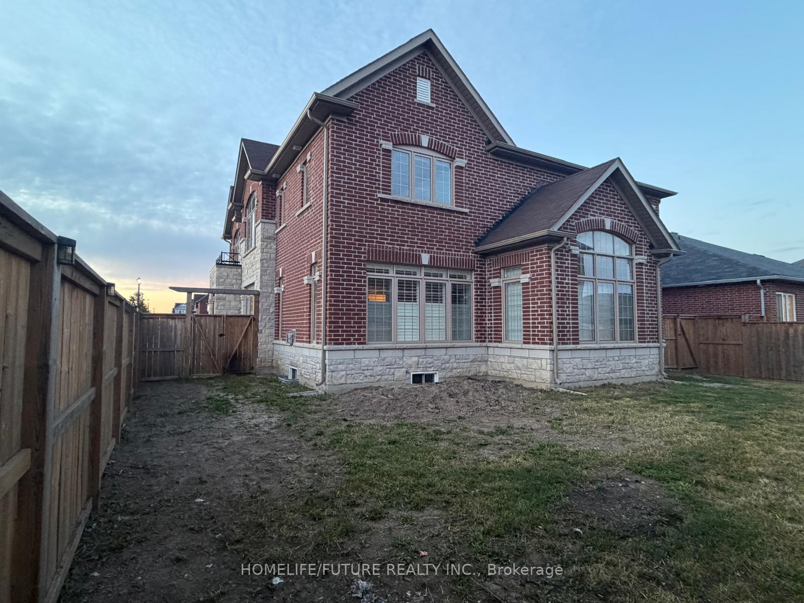 Photo 3 of Unit Main & 2nd, 45 Pristine Trail, Cavan Monaghan, Cavan Twp — HOMEH