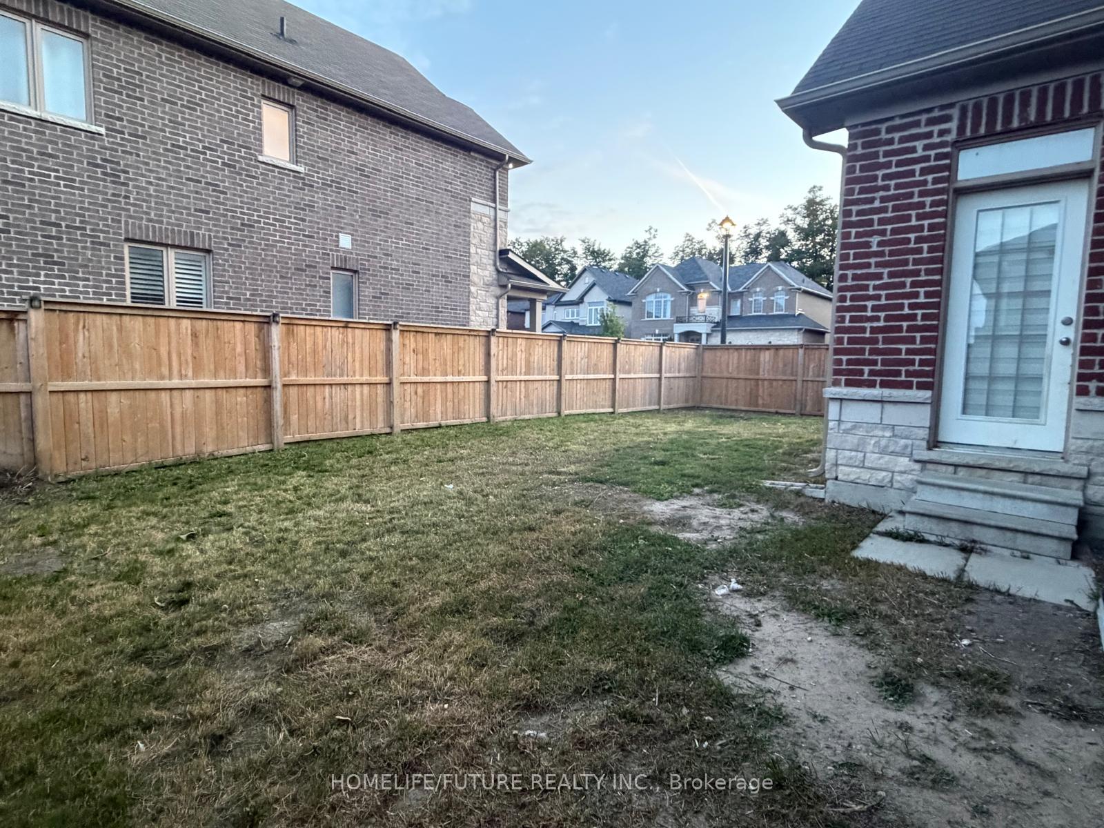 Photo 5 of Unit Main & 2nd, 45 Pristine Trail, Cavan Monaghan, Cavan Twp — HOMEH