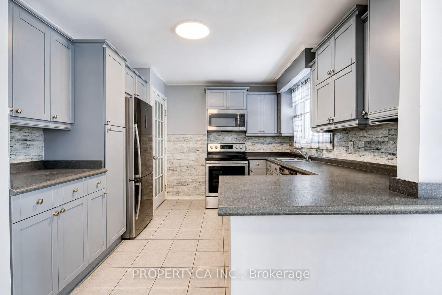Photo 3 of 71 Highpark Avenue, Kitchener, Vanier - Kitchener — HOMEH