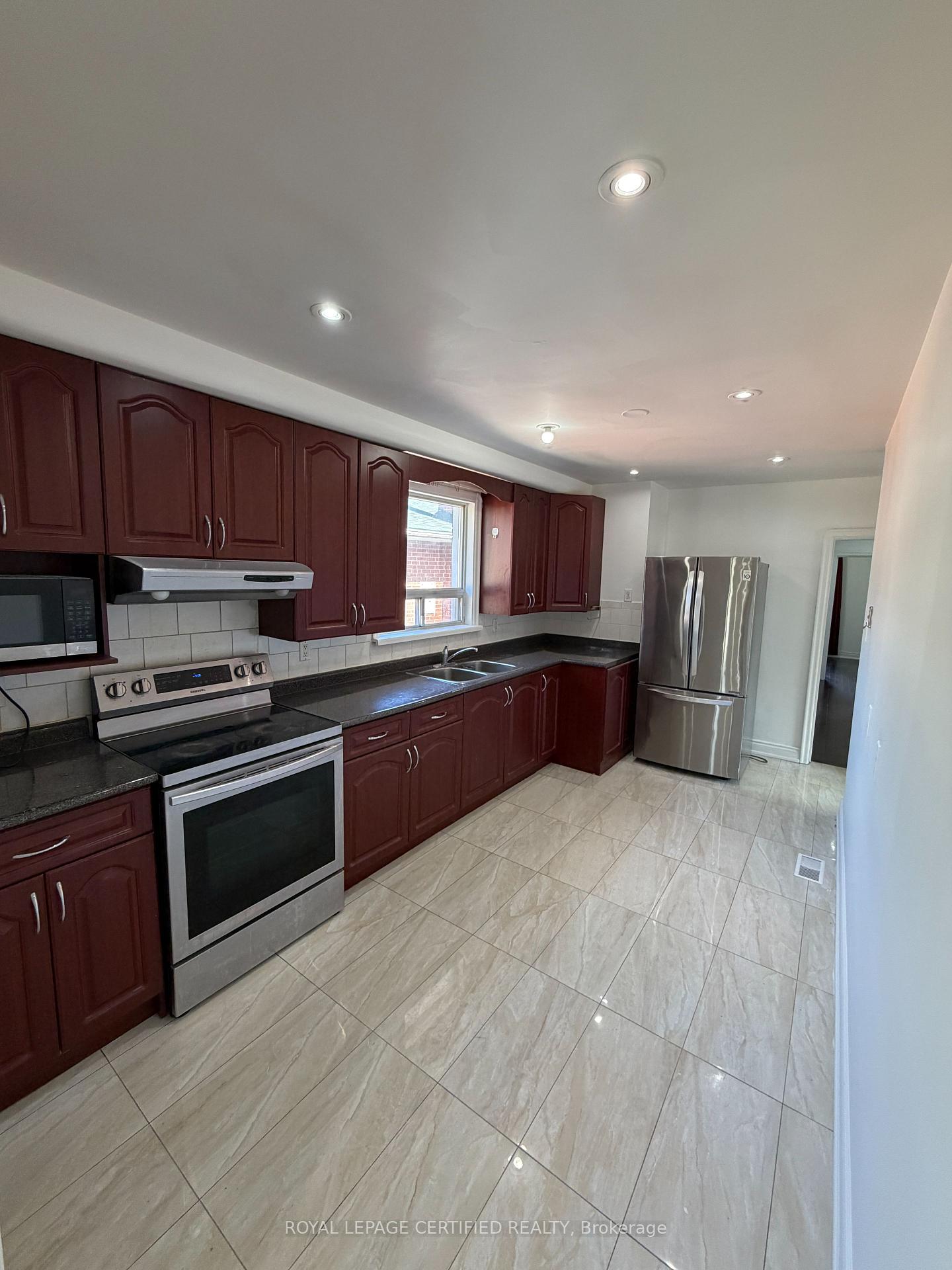 Photo 5 of Unit Main, 109 Hiscock Boulevard, Scarborough, Woburn — HOMEH