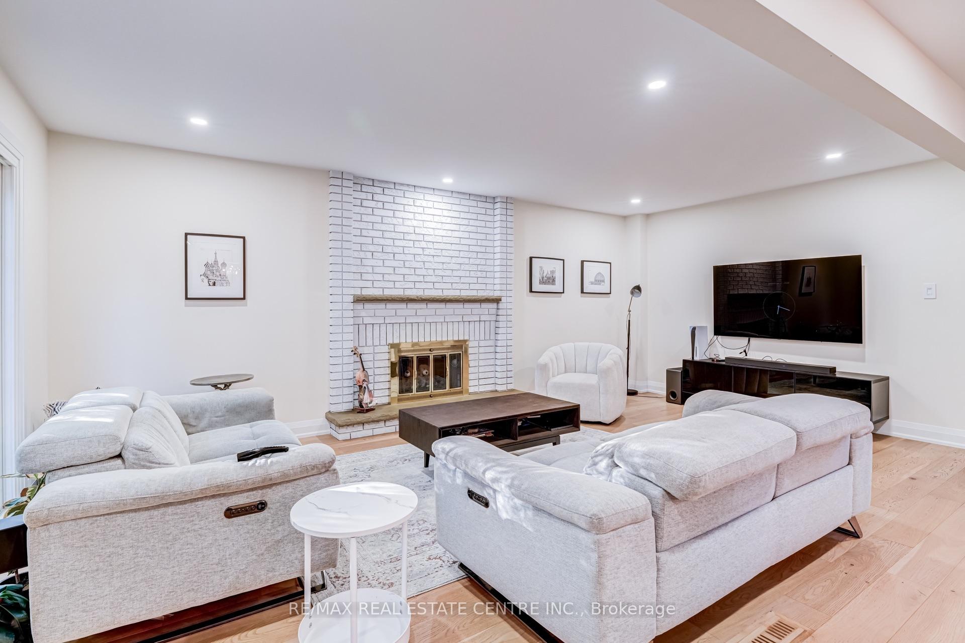Photo 4 of Unit Upper Level, 167 Whitchurch Mews, Mississauga, Cooksville — HOMEH