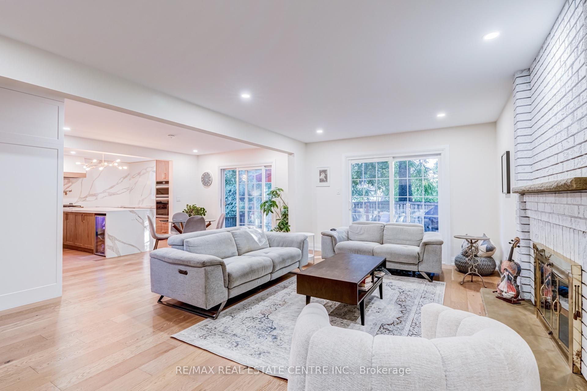 Photo 5 of Unit Upper Level, 167 Whitchurch Mews, Mississauga, Cooksville — HOMEH