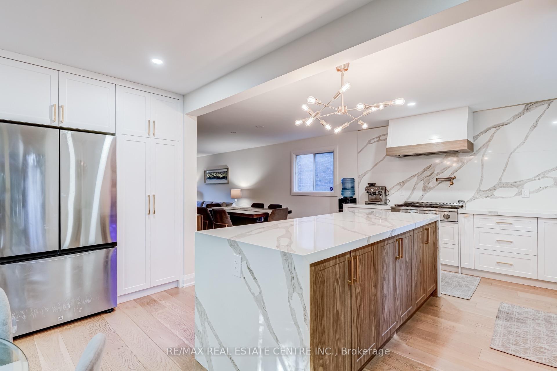 Photo 7 of Unit Upper Level, 167 Whitchurch Mews, Mississauga, Cooksville — HOMEH