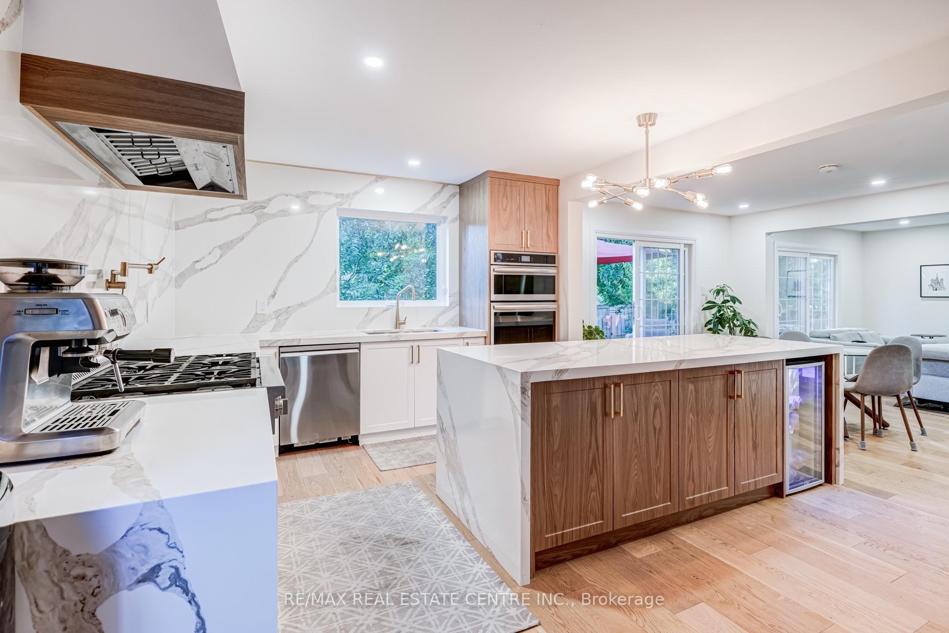 Photo 8 of Unit Upper Level, 167 Whitchurch Mews, Mississauga, Cooksville — HOMEH