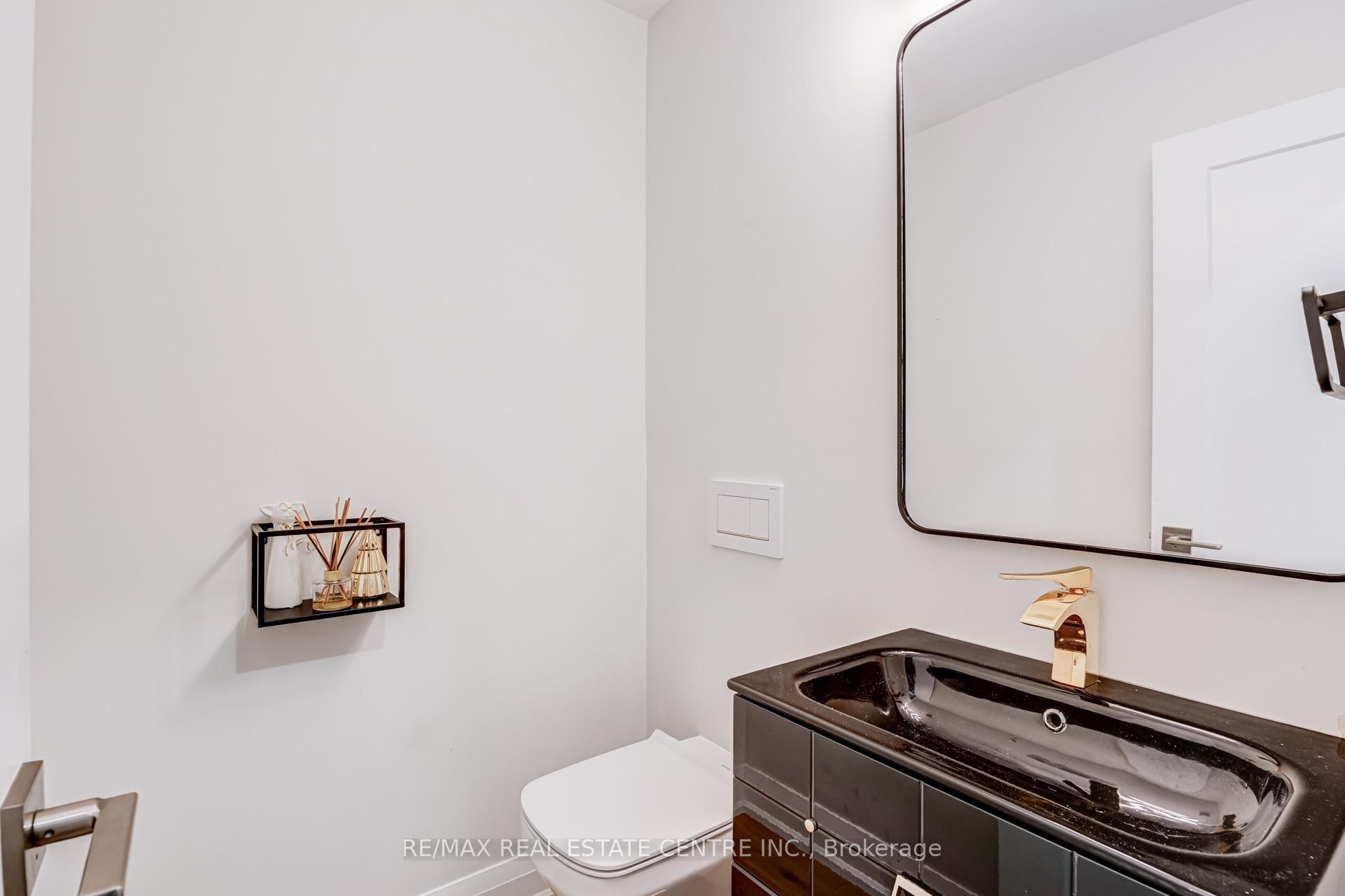 Photo 13 of Unit Upper Level, 167 Whitchurch Mews, Mississauga, Cooksville — HOMEH