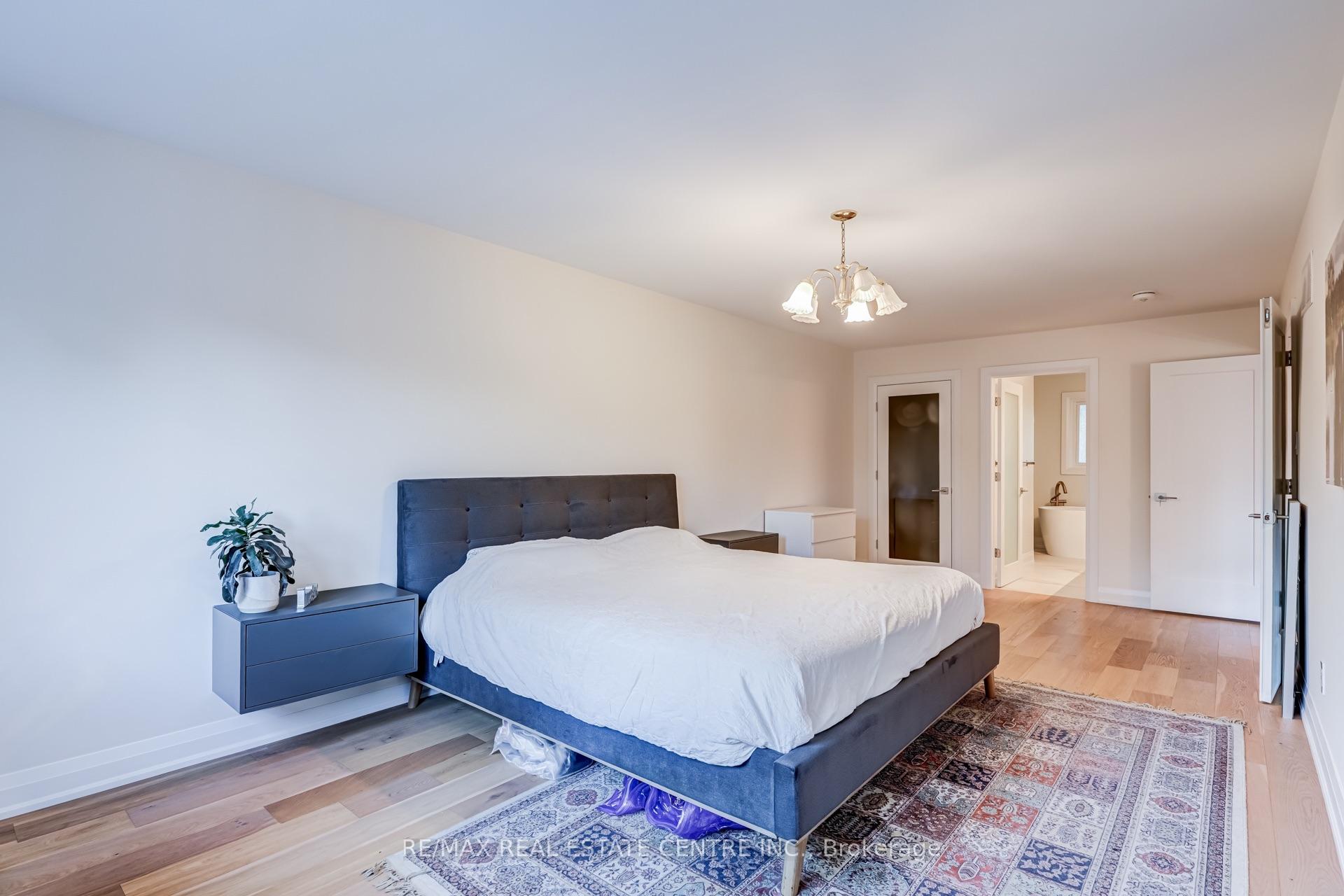 Photo 15 of Unit Upper Level, 167 Whitchurch Mews, Mississauga, Cooksville — HOMEH