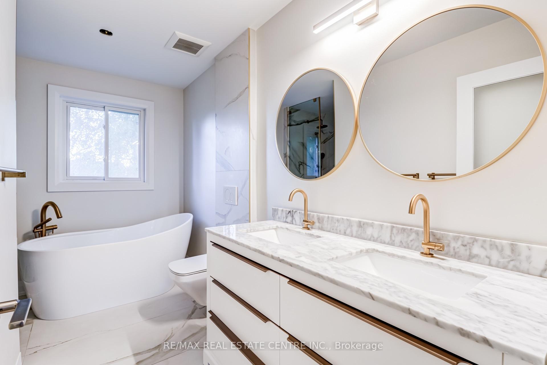 Photo 16 of Unit Upper Level, 167 Whitchurch Mews, Mississauga, Cooksville — HOMEH