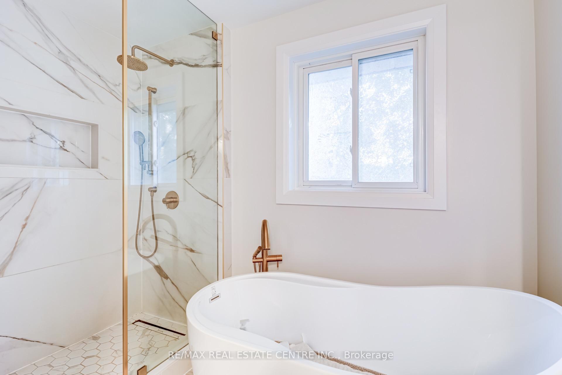 Photo 17 of Unit Upper Level, 167 Whitchurch Mews, Mississauga, Cooksville — HOMEH