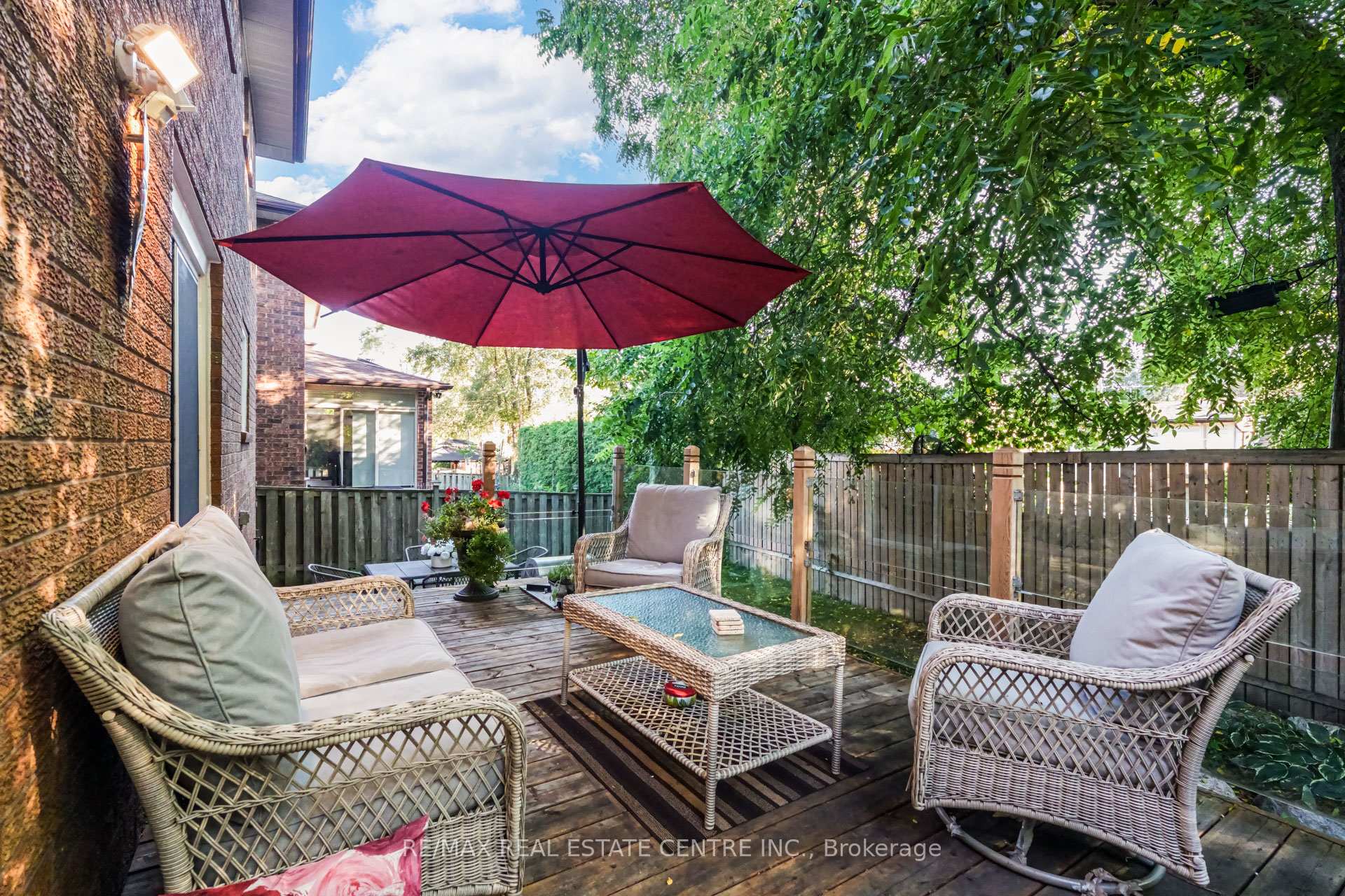 Photo 26 of Unit Upper Level, 167 Whitchurch Mews, Mississauga, Cooksville — HOMEH