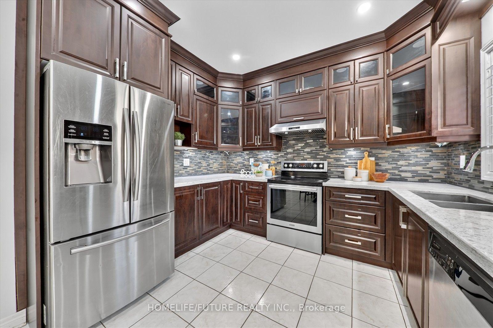 Photo 9 of 65 Middlecote Drive, Ajax, Northeast Ajax — HOMEH