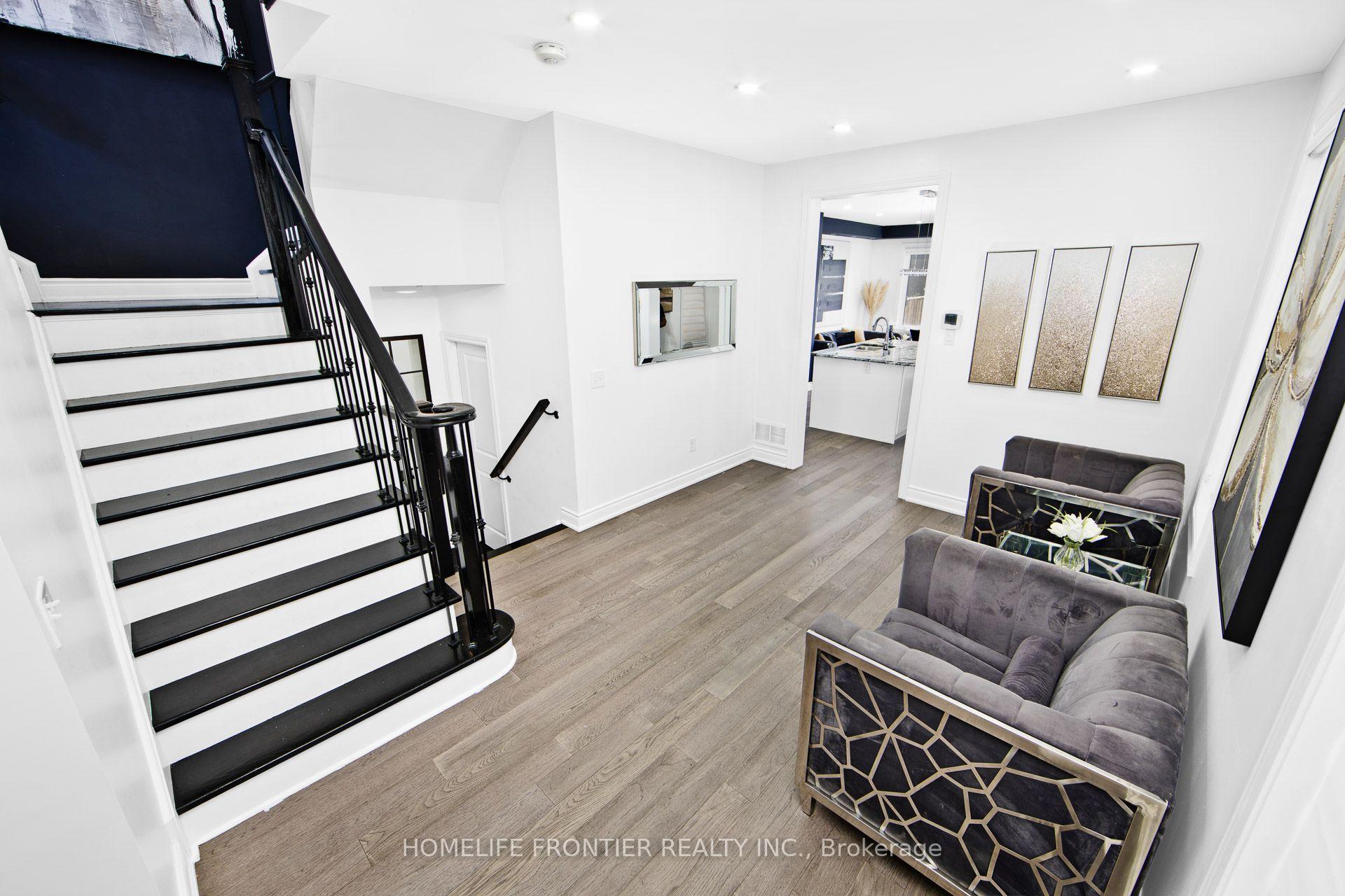 Photo 4 of 112 Narbonne Crescent, Hamilton, Stoney Creek — HOMEH