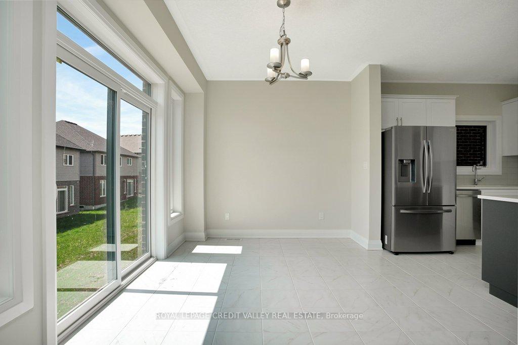 Photo 10 of 375 Chokecherry Crescent, Waterloo, Columbia Forest/Clair Hills — HOMEH