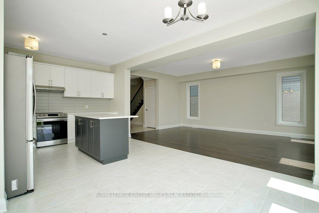 Photo 12 of 375 Chokecherry Crescent, Waterloo, Columbia Forest/Clair Hills — HOMEH