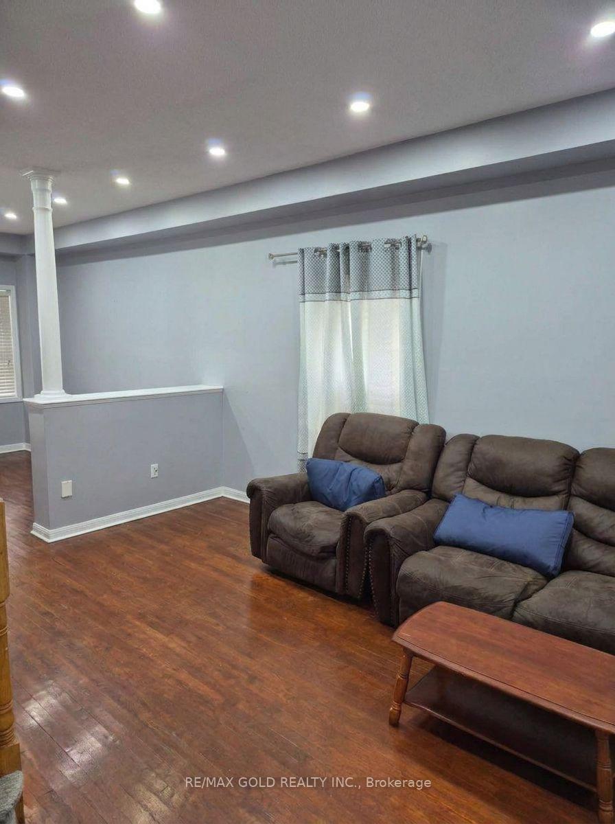 Photo 4 of 22 Blue Whale Boulevard, Brampton, Sandringham-Wellington — HOMEH