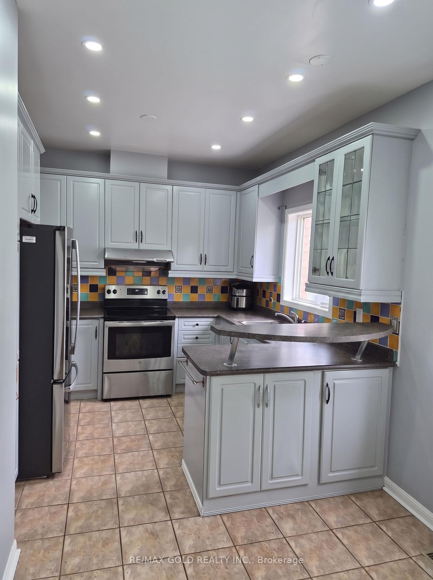 Photo 10 of 22 Blue Whale Boulevard, Brampton, Sandringham-Wellington — HOMEH