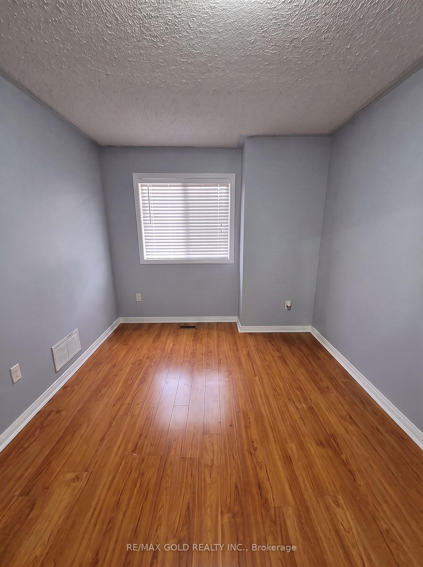 Photo 15 of 22 Blue Whale Boulevard, Brampton, Sandringham-Wellington — HOMEH