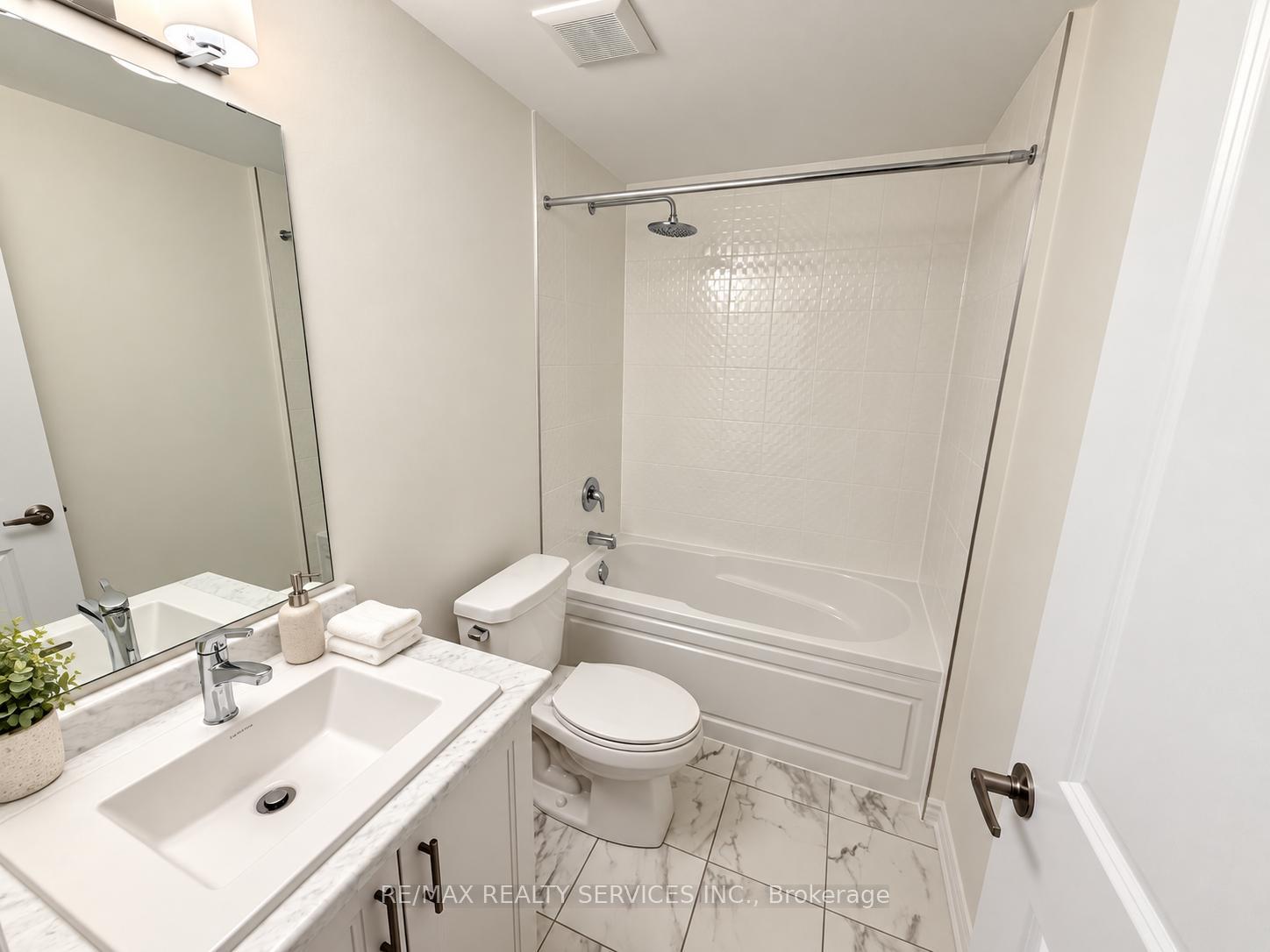 Photo 12 of 48 Thornbird Crescent, Brampton, Northwest Brampton — HOMEH