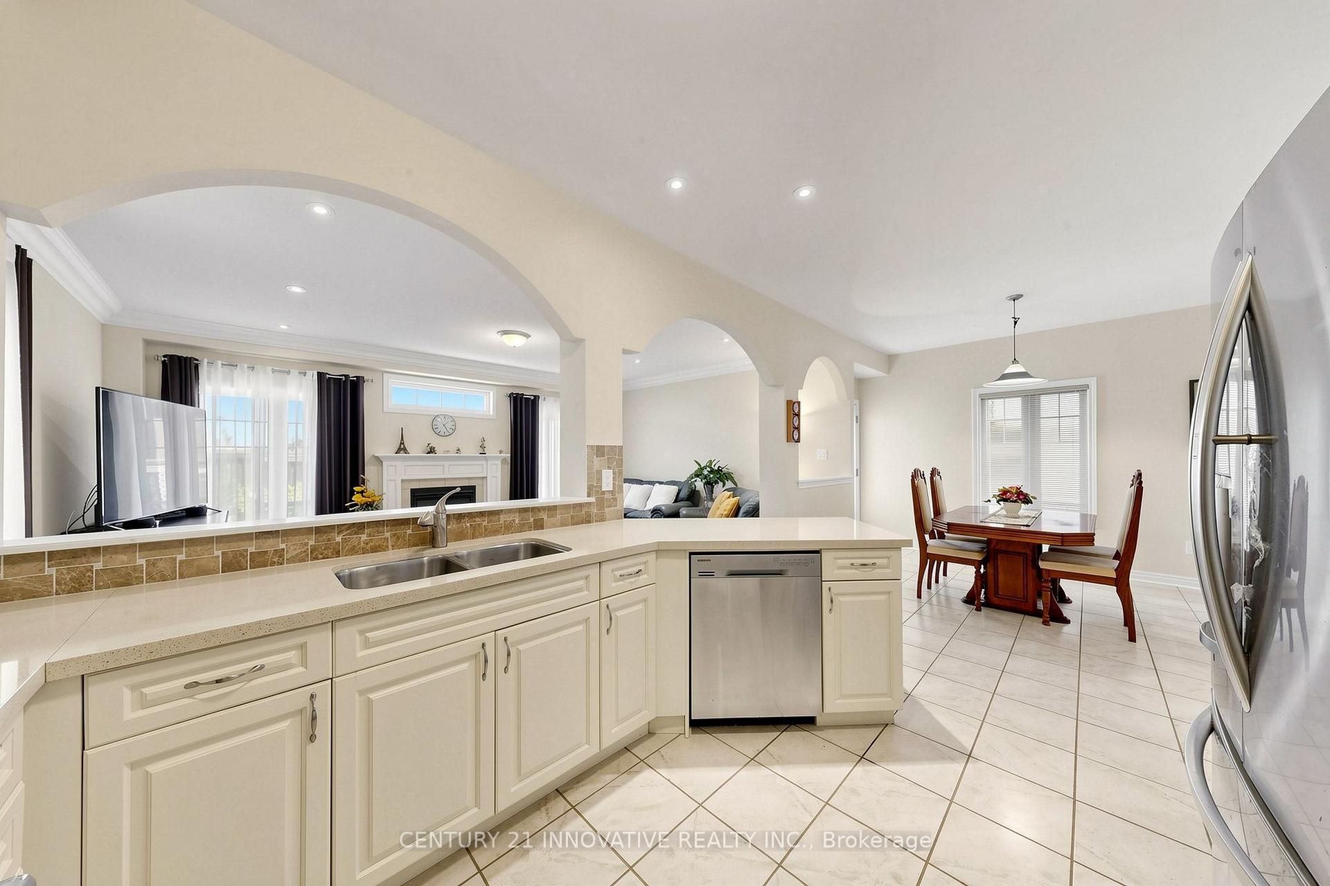 Photo 18 of 55 Sharplin Drive, Ajax, South East — HOMEH