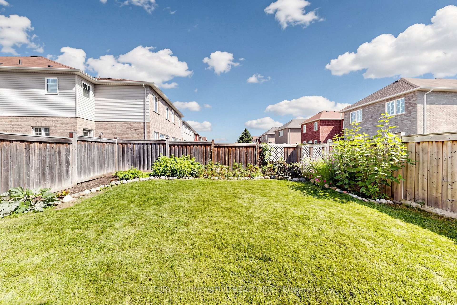 Photo 45 of 55 Sharplin Drive, Ajax, South East — HOMEH