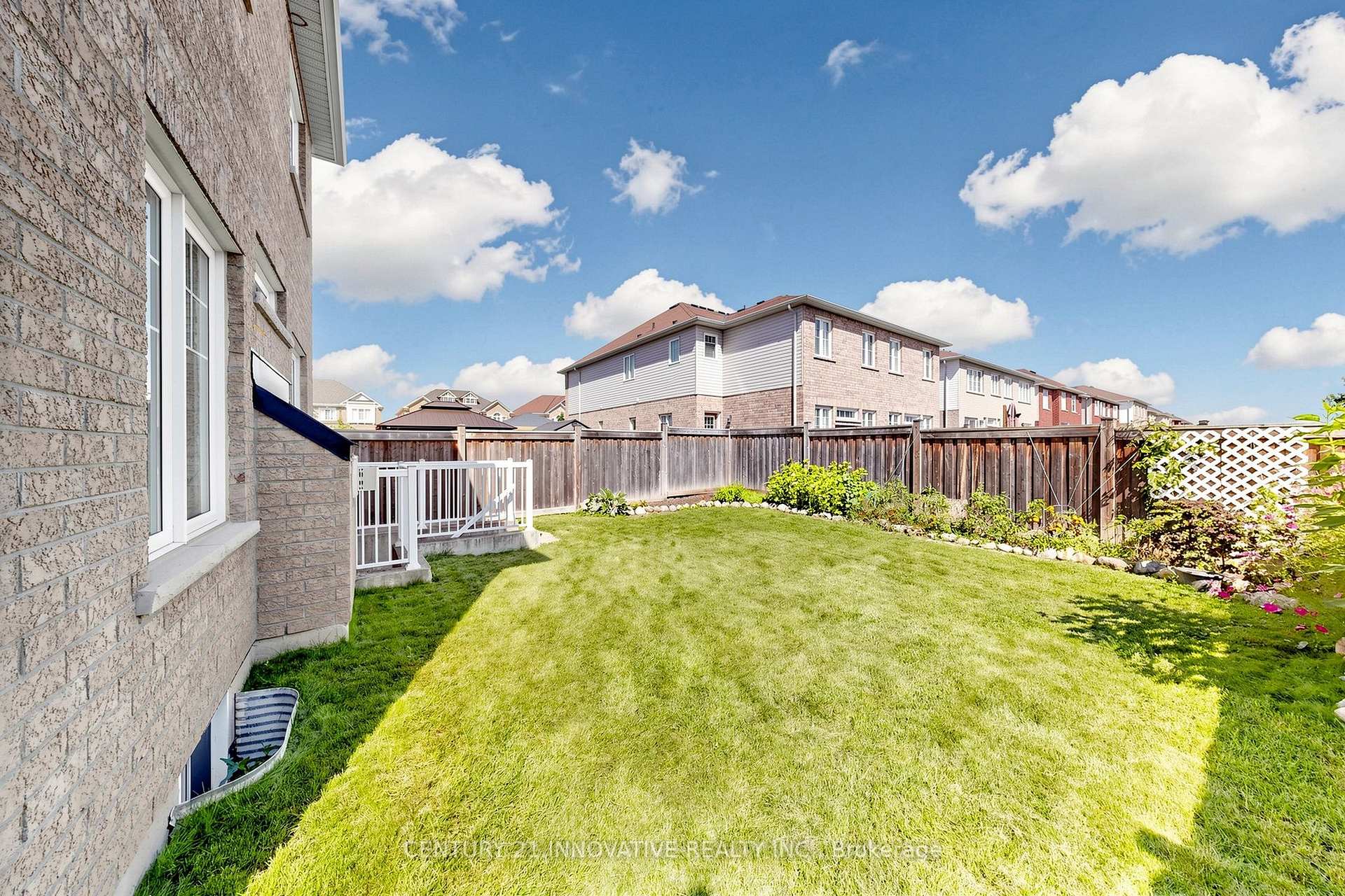 Photo 46 of 55 Sharplin Drive, Ajax, South East — HOMEH