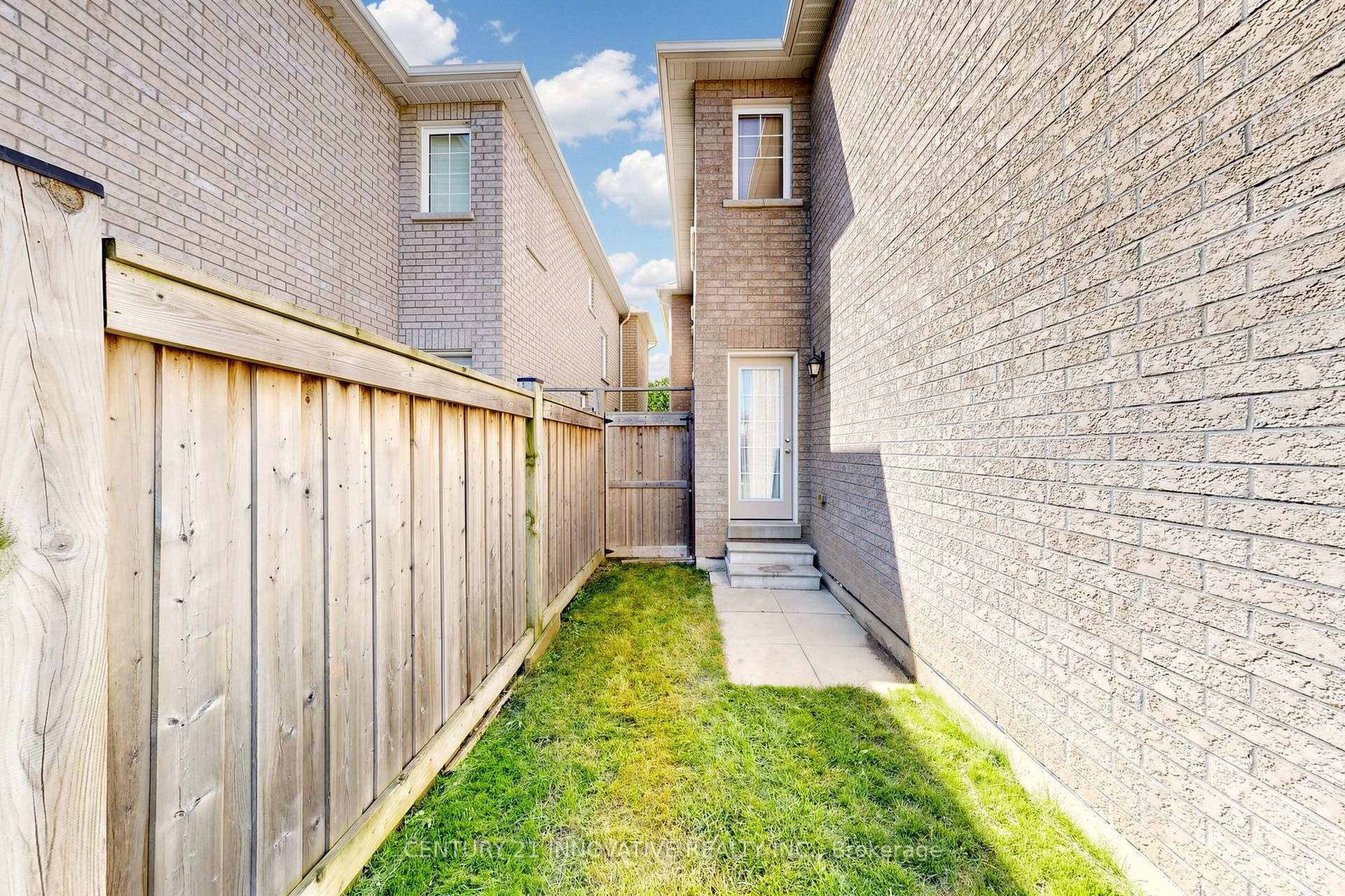 Photo 47 of 55 Sharplin Drive, Ajax, South East — HOMEH