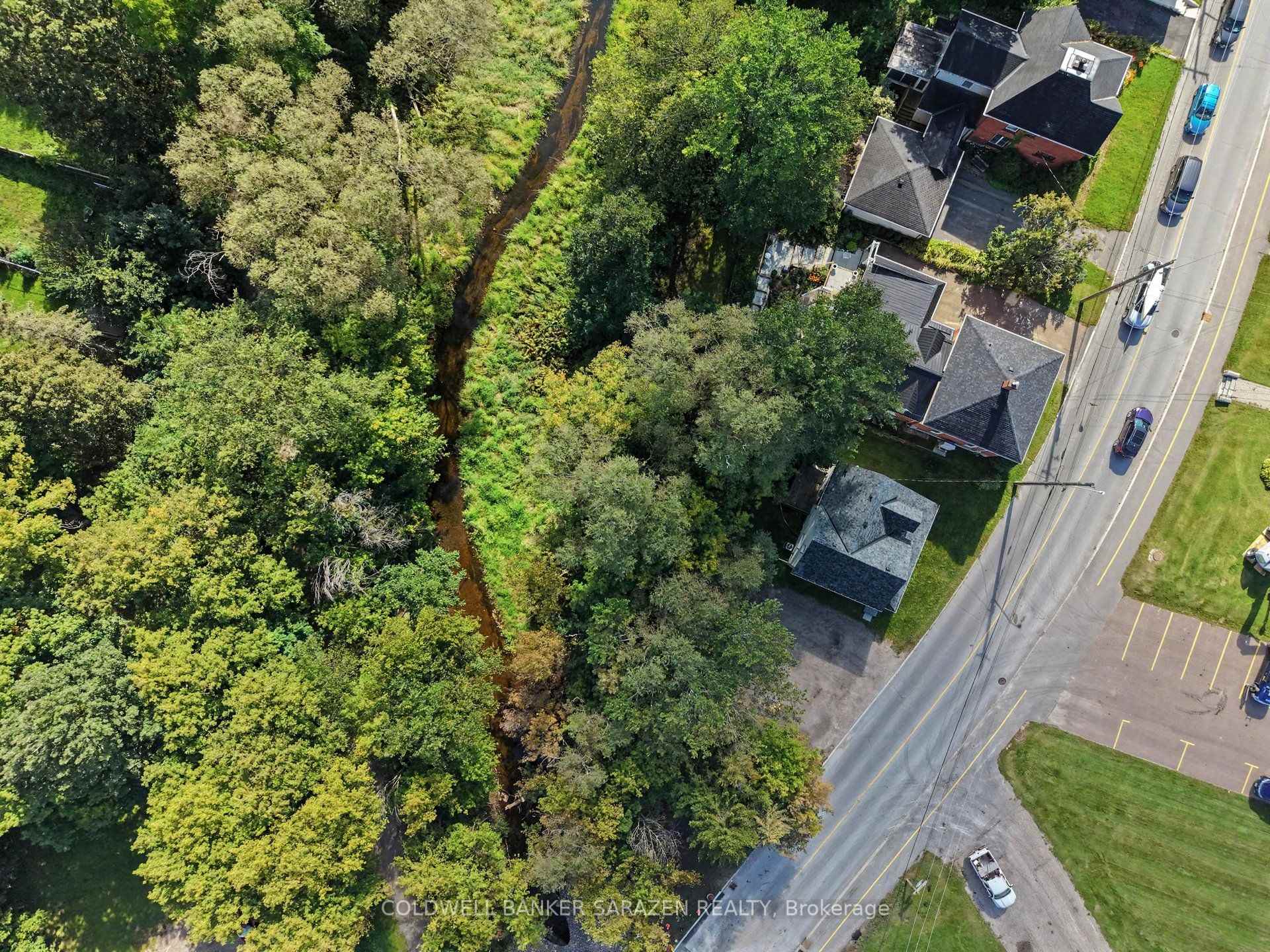 Photo 3 of 447 Raglan Street S, Renfrew, Renfrew — HOMEH