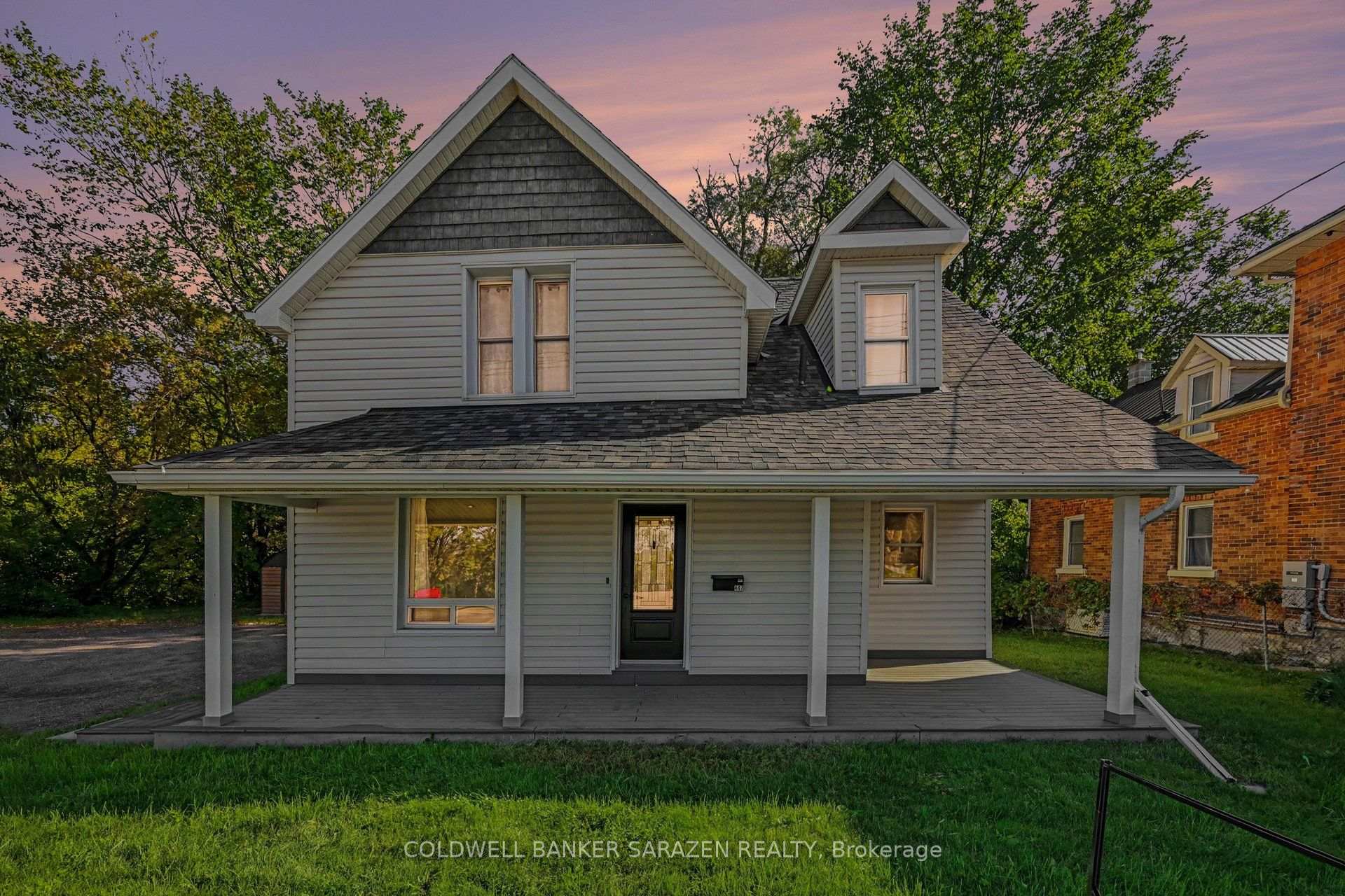 Photo 5 of 447 Raglan Street S, Renfrew, Renfrew — HOMEH