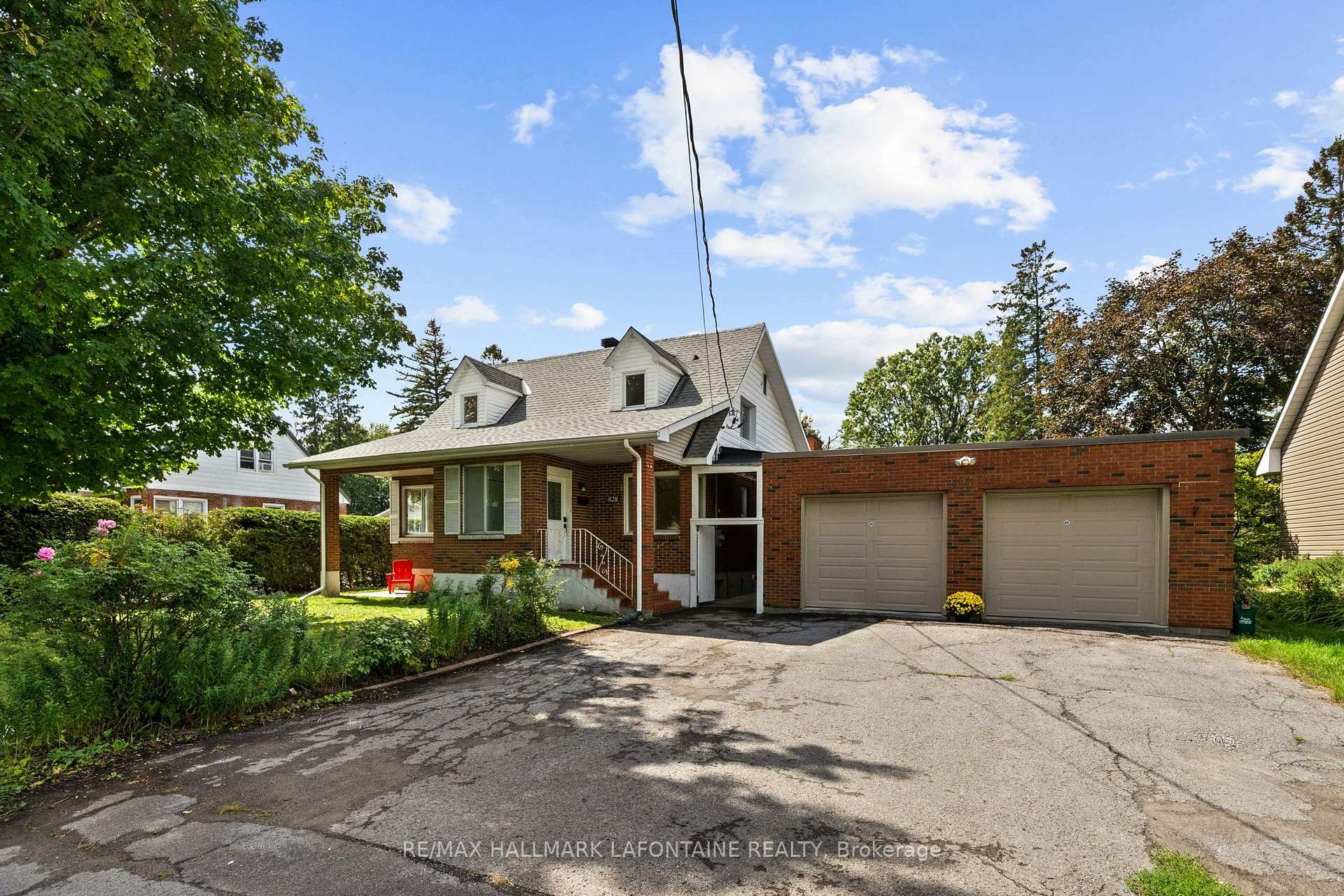 Photo 1 of 828 Roseview Avenue, Ottawa, Britannia Heights — HOMEH