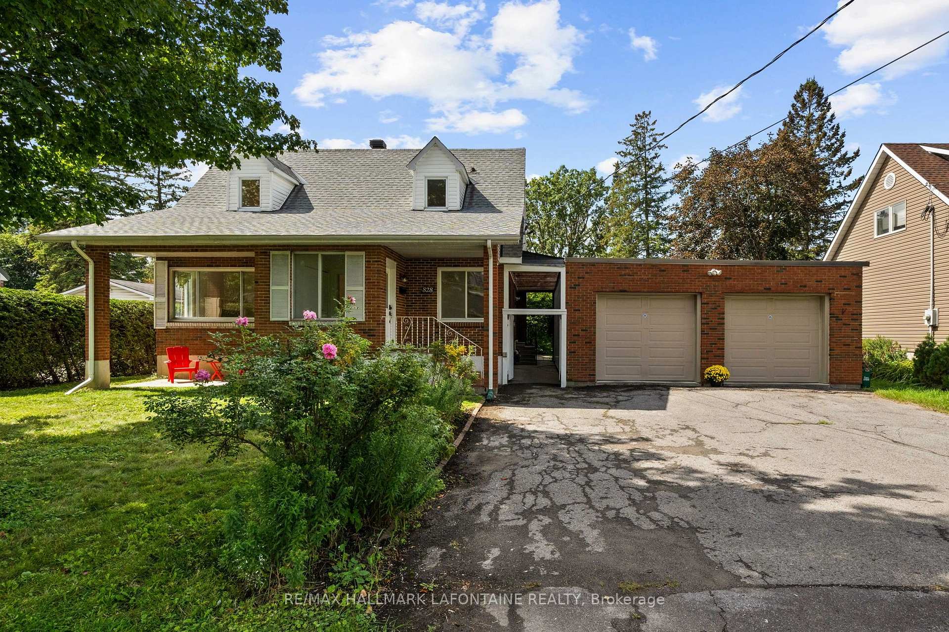 Photo 2 of 828 Roseview Avenue, Ottawa, Britannia Heights — HOMEH