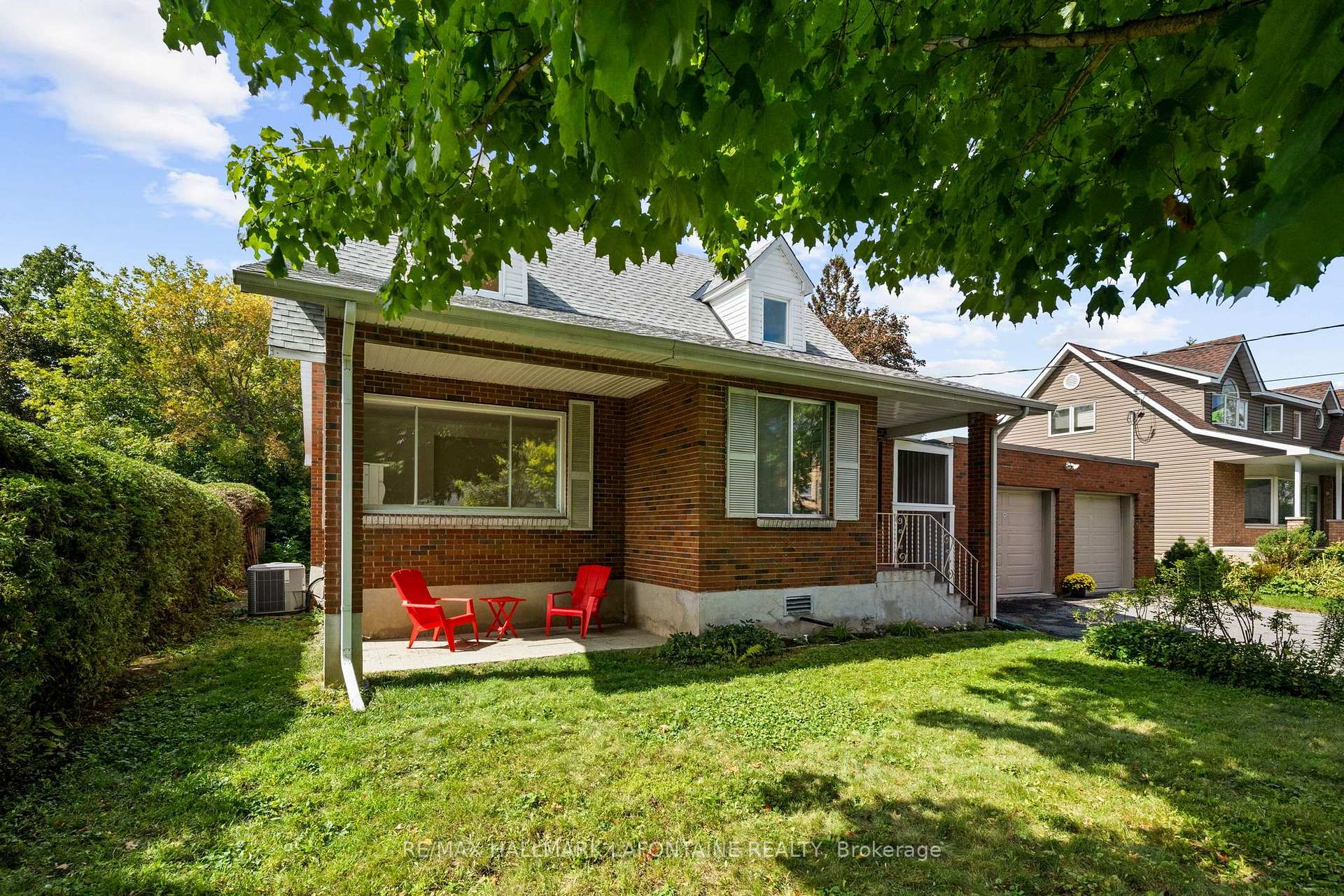 Photo 3 of 828 Roseview Avenue, Ottawa, Britannia Heights — HOMEH