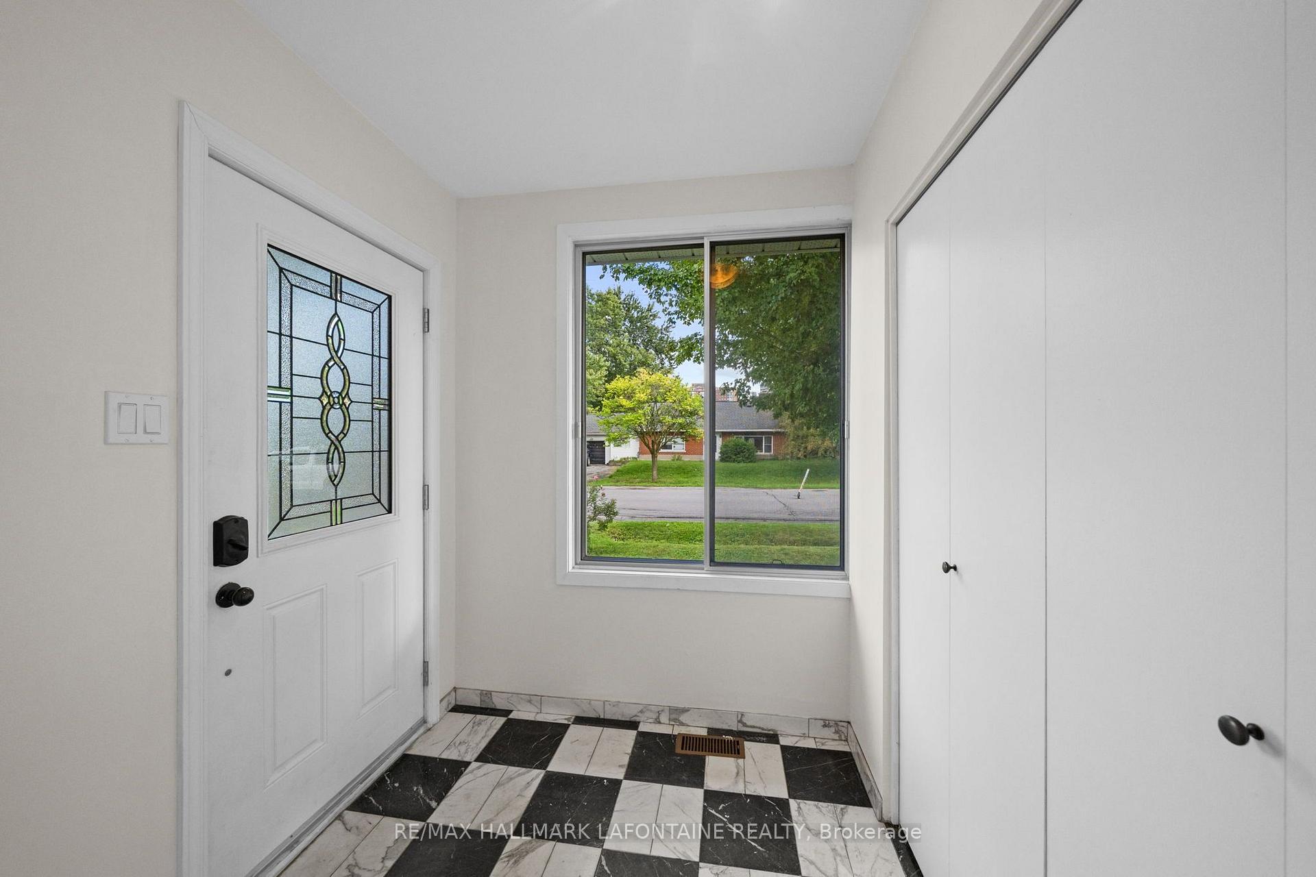 Photo 4 of 828 Roseview Avenue, Ottawa, Britannia Heights — HOMEH