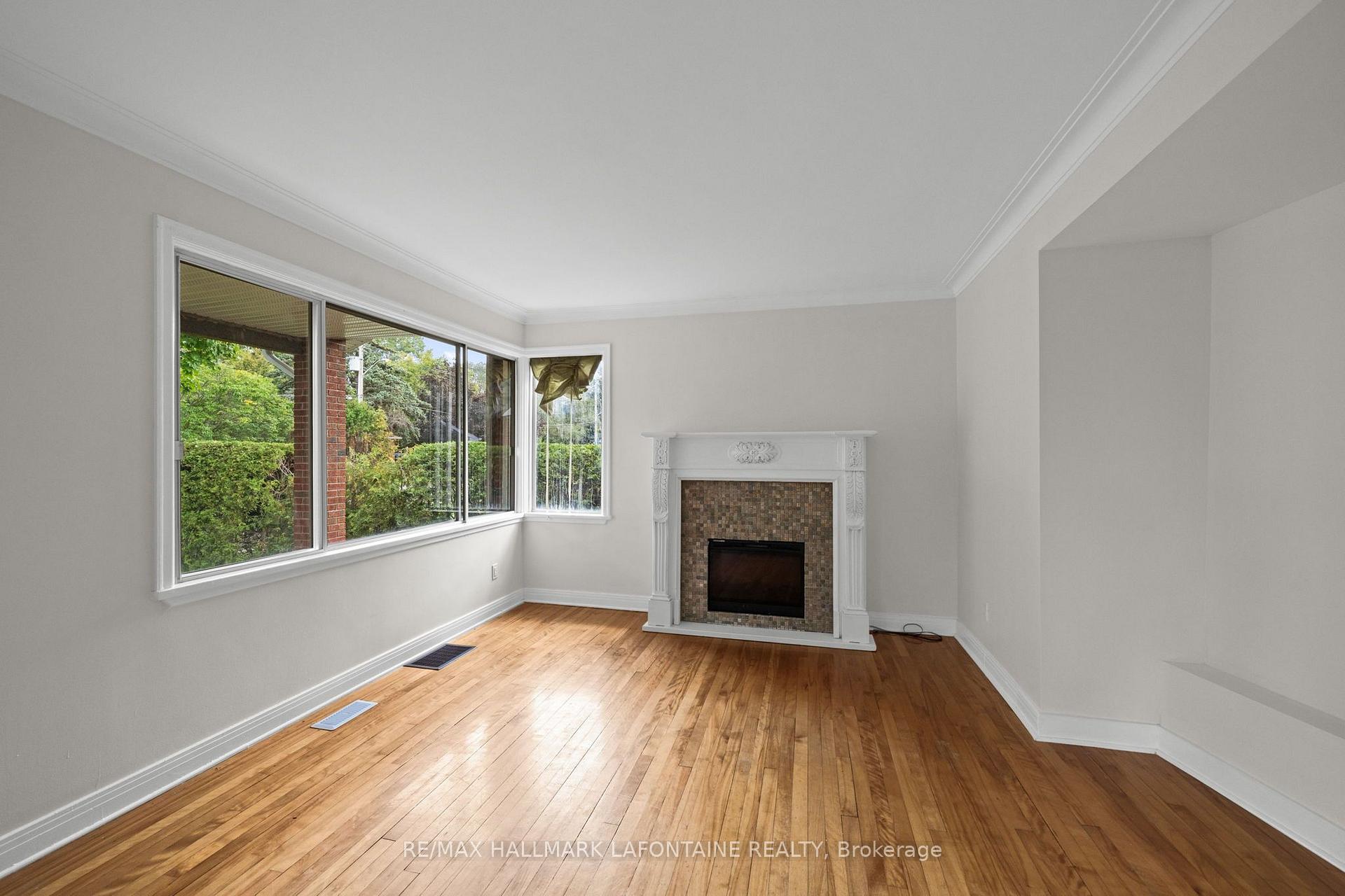 Photo 6 of 828 Roseview Avenue, Ottawa, Britannia Heights — HOMEH
