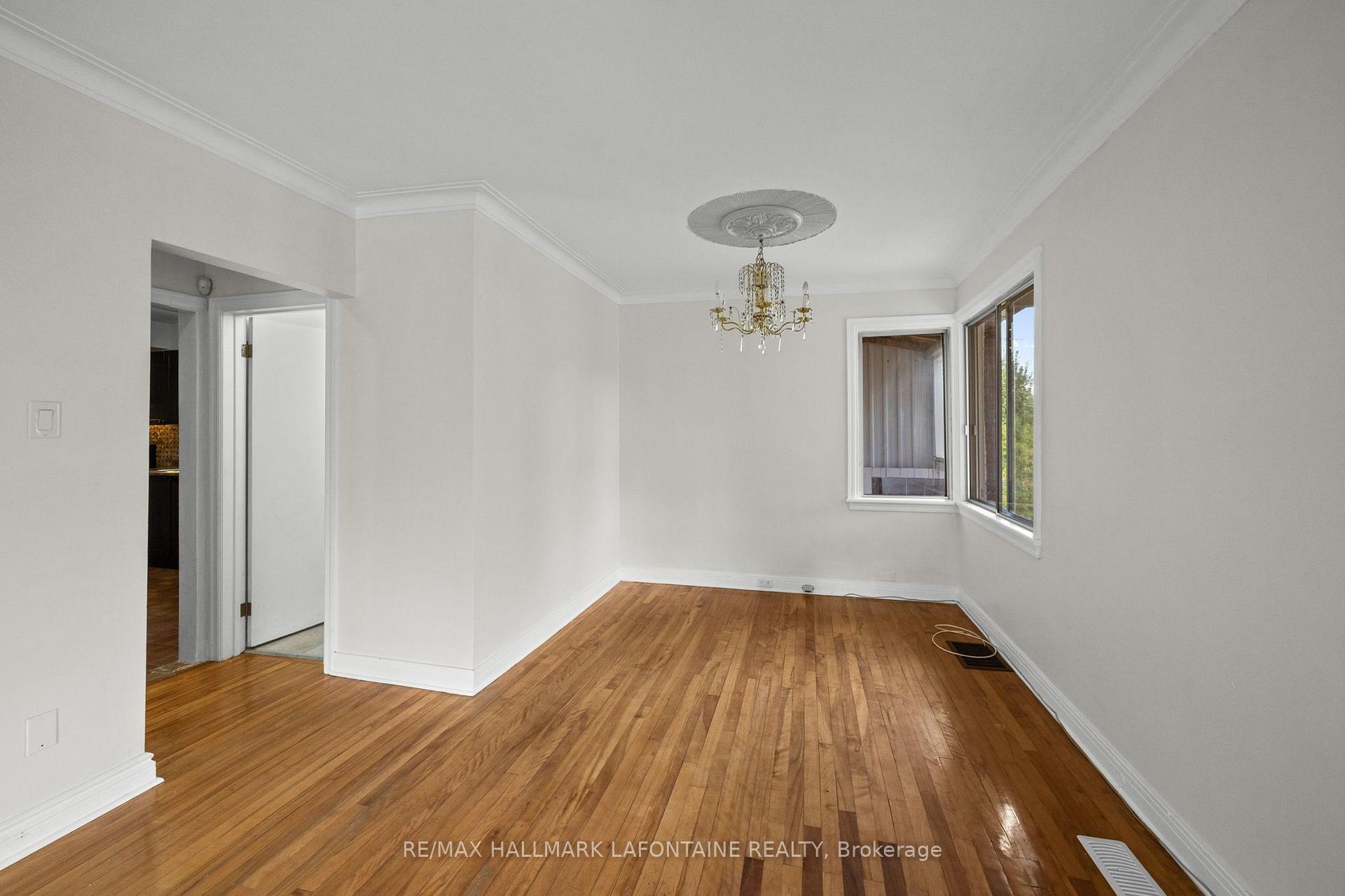 Photo 8 of 828 Roseview Avenue, Ottawa, Britannia Heights — HOMEH