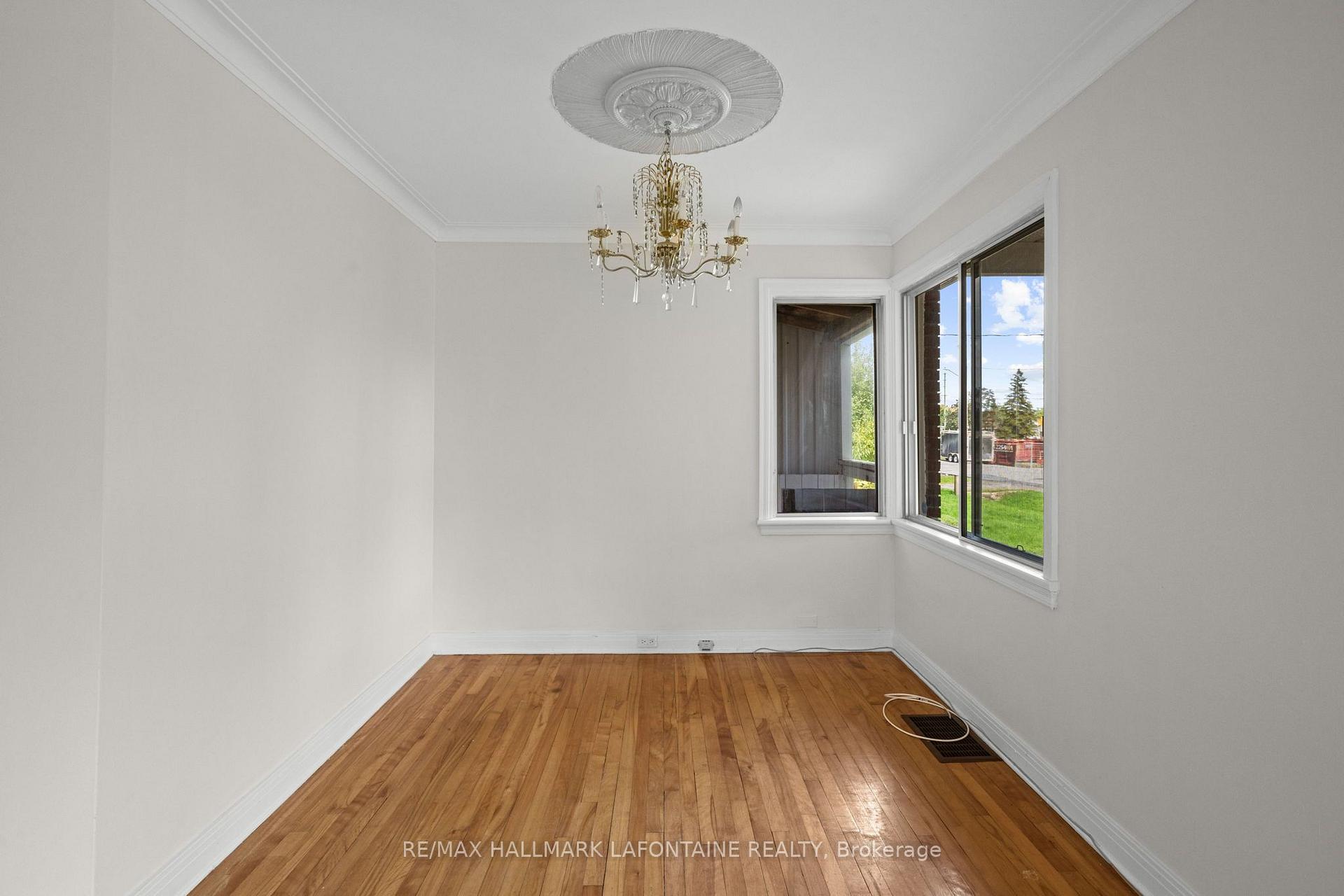 Photo 9 of 828 Roseview Avenue, Ottawa, Britannia Heights — HOMEH