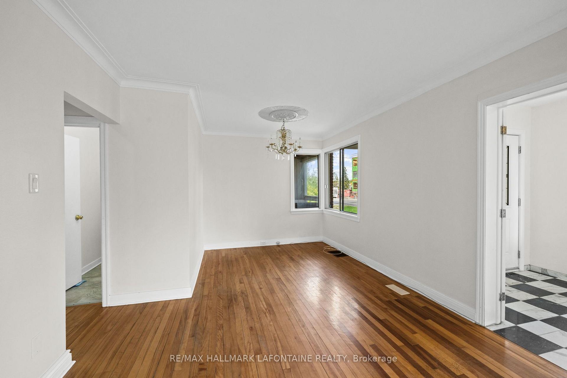 Photo 10 of 828 Roseview Avenue, Ottawa, Britannia Heights — HOMEH