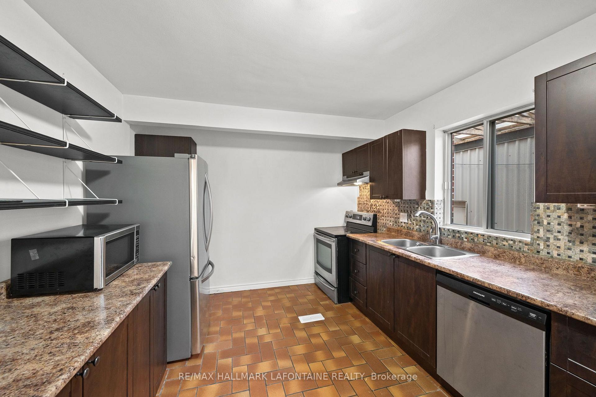 Photo 12 of 828 Roseview Avenue, Ottawa, Britannia Heights — HOMEH
