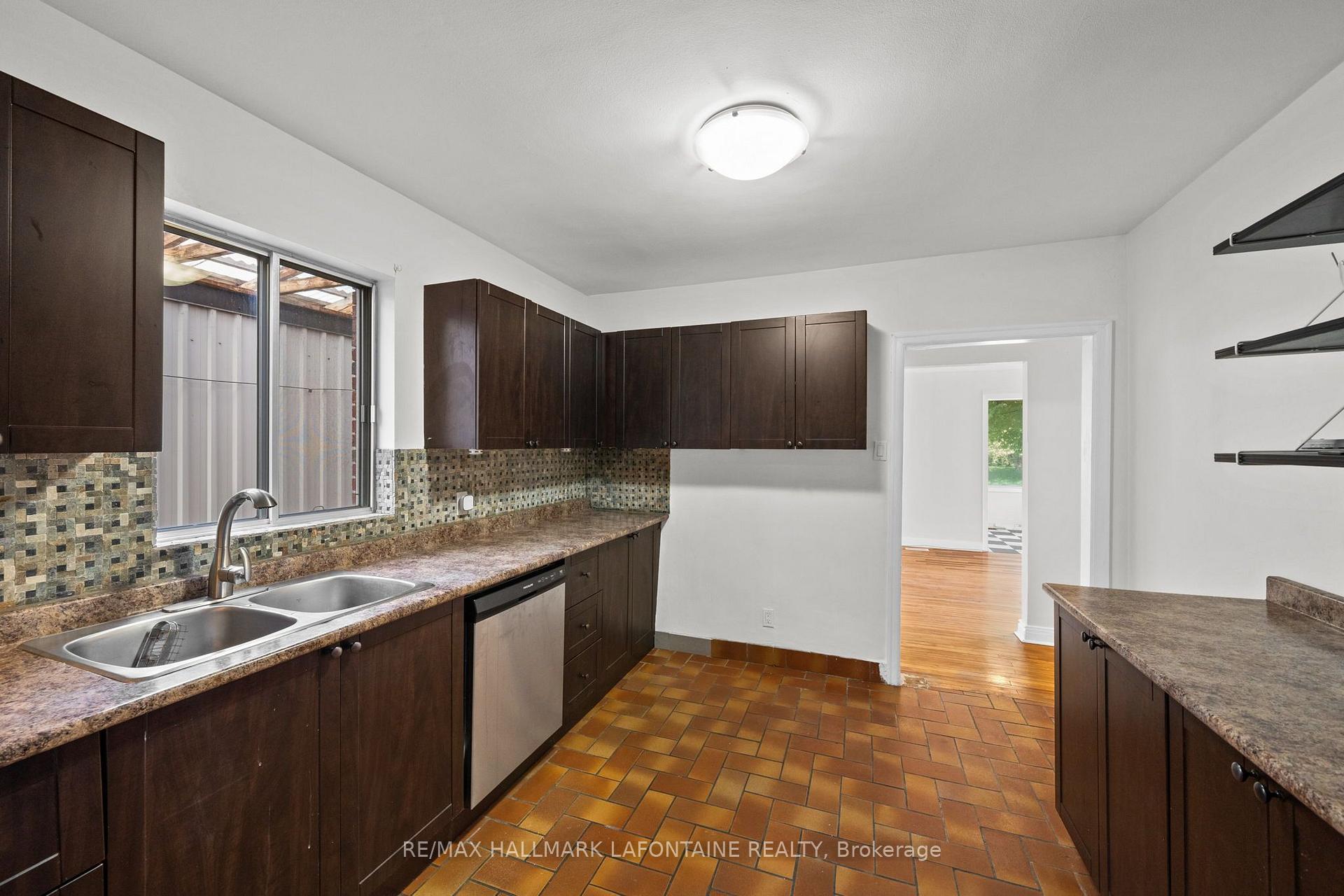 Photo 14 of 828 Roseview Avenue, Ottawa, Britannia Heights — HOMEH