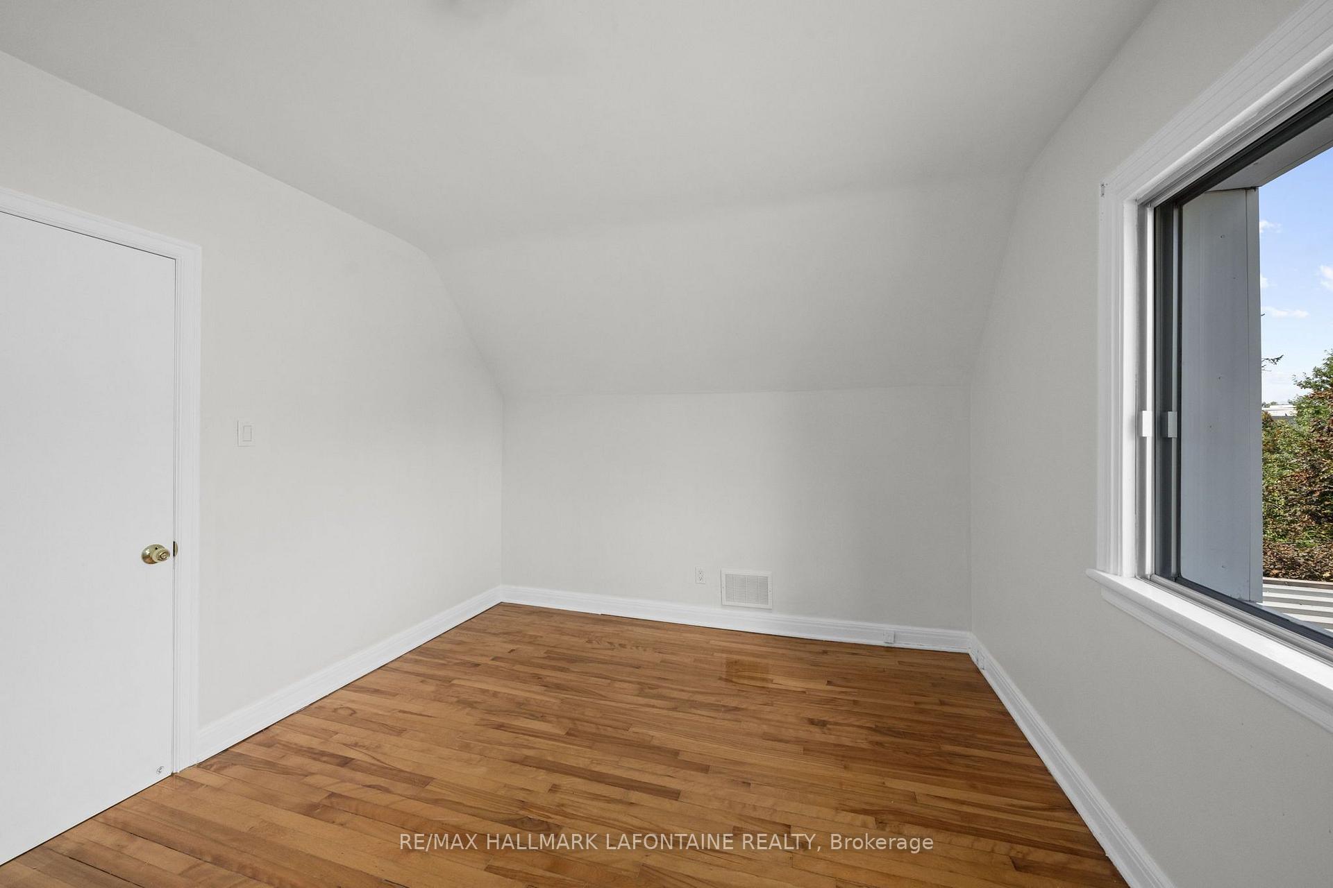 Photo 19 of 828 Roseview Avenue, Ottawa, Britannia Heights — HOMEH
