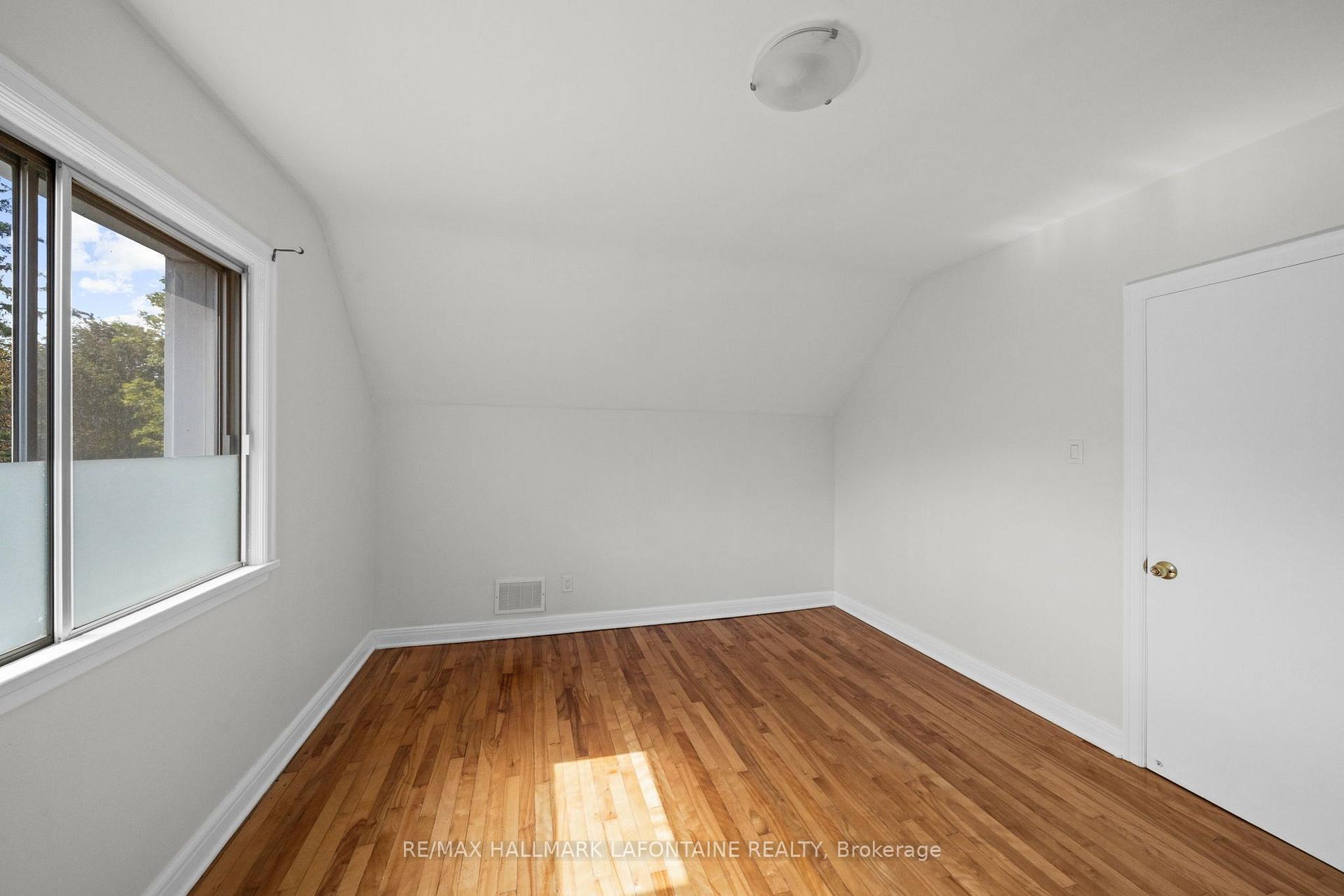 Photo 23 of 828 Roseview Avenue, Ottawa, Britannia Heights — HOMEH