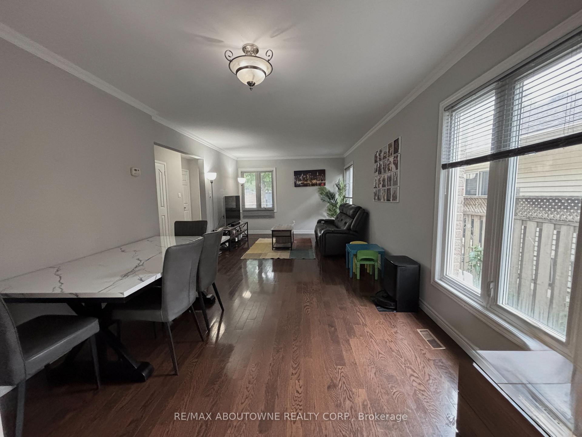 Photo 8 of 3072 Patrick Crescent, Mississauga, Meadowvale — HOMEH