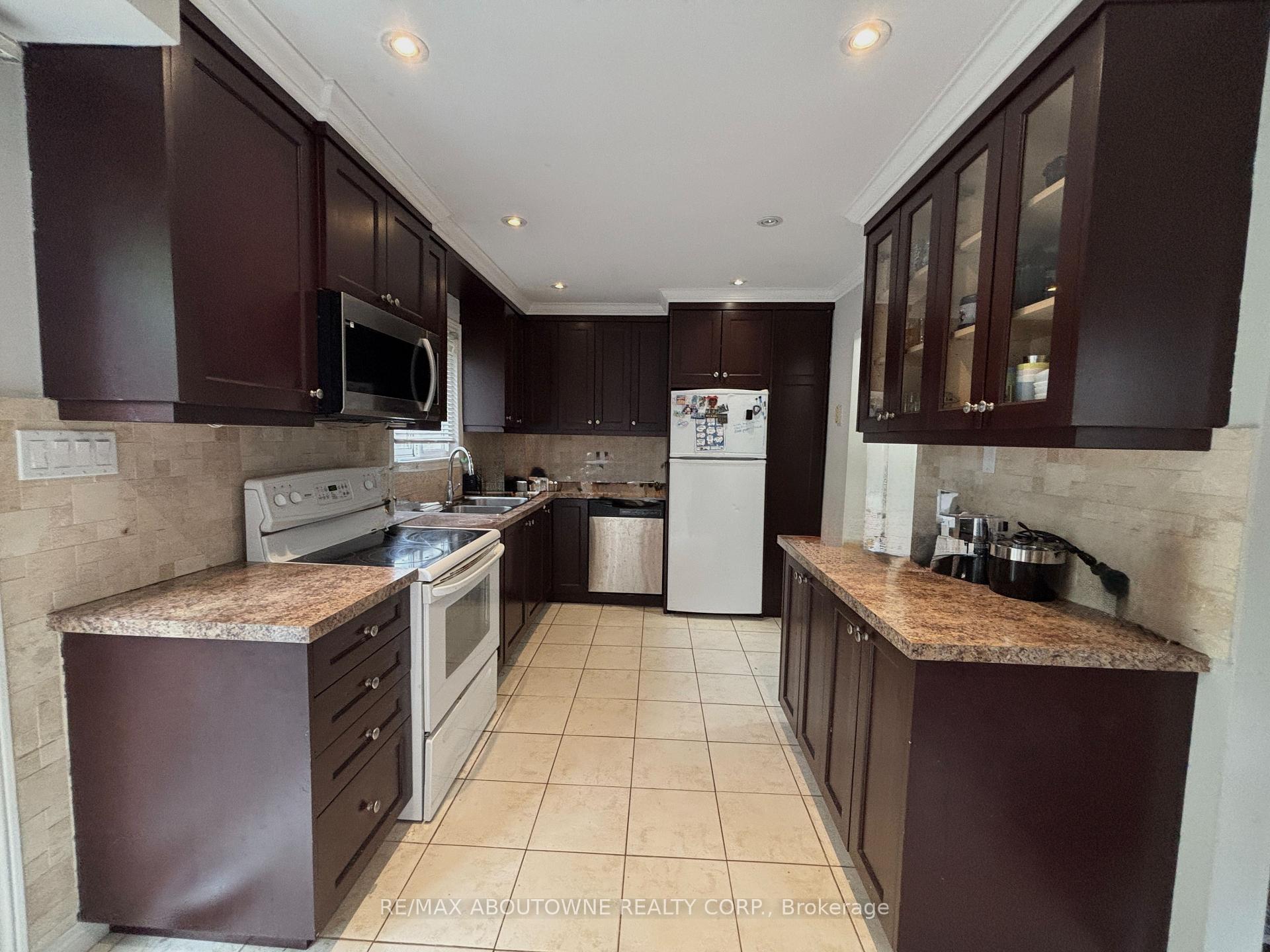 Photo 9 of 3072 Patrick Crescent, Mississauga, Meadowvale — HOMEH