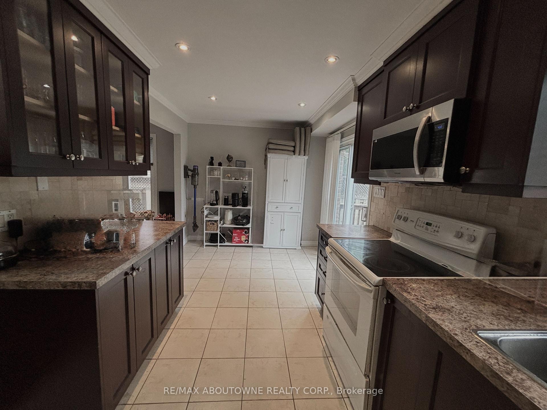 Photo 10 of 3072 Patrick Crescent, Mississauga, Meadowvale — HOMEH