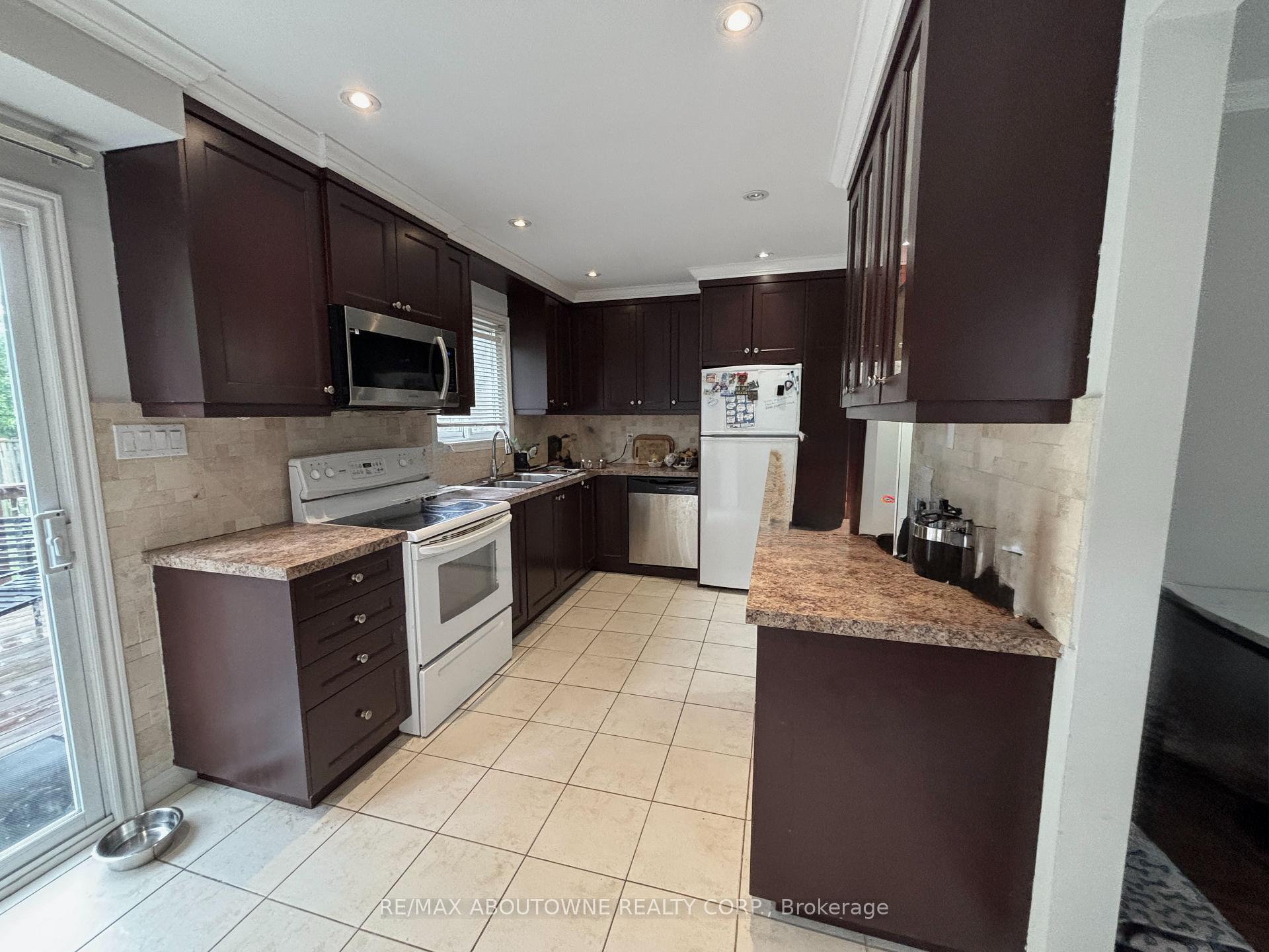 Photo 11 of 3072 Patrick Crescent, Mississauga, Meadowvale — HOMEH
