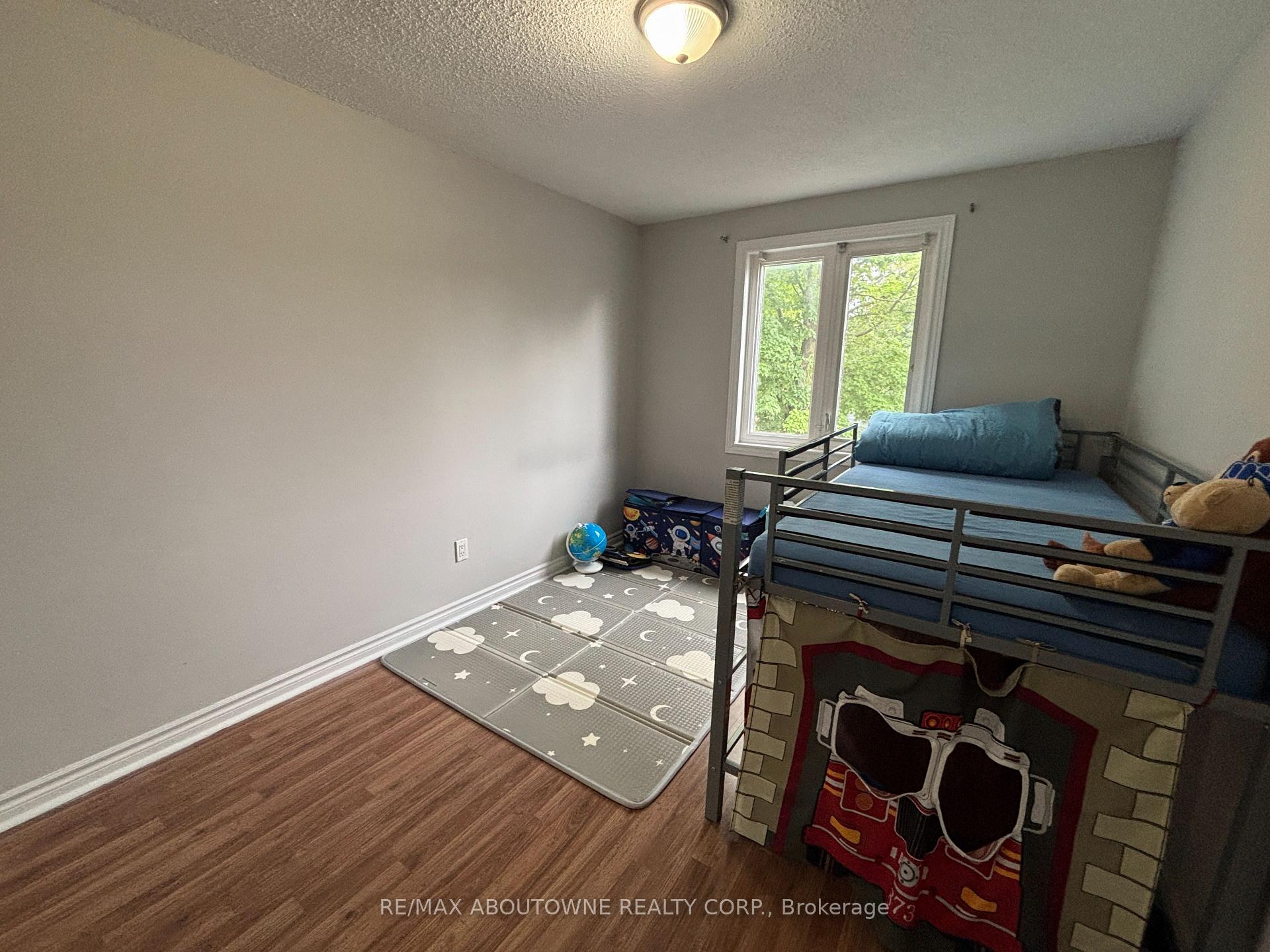 Photo 16 of 3072 Patrick Crescent, Mississauga, Meadowvale — HOMEH