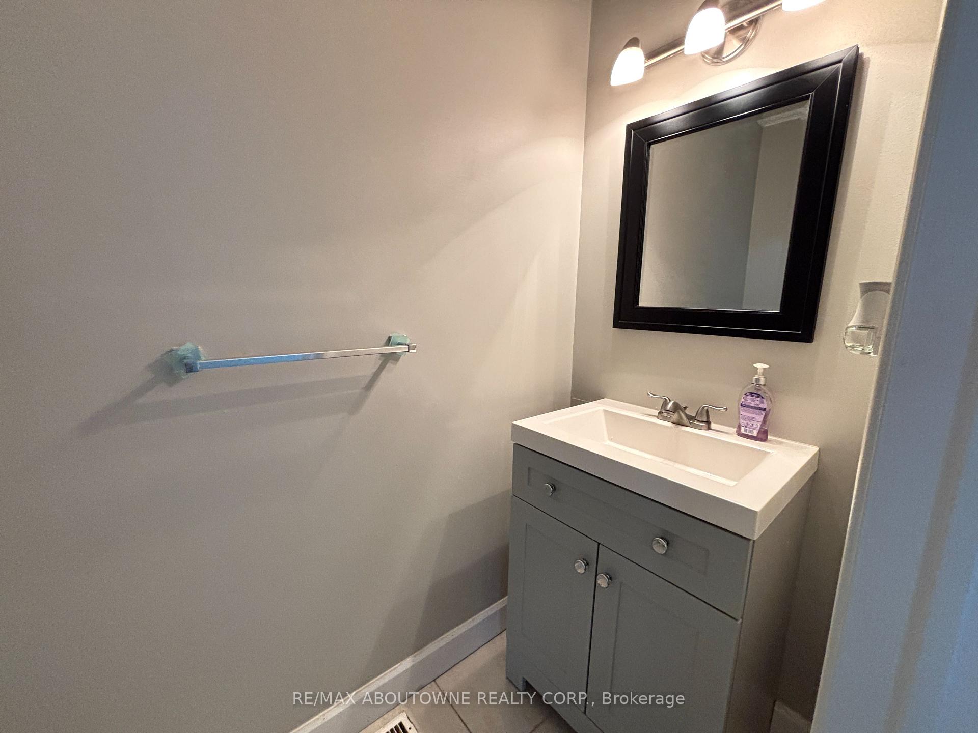 Photo 29 of 3072 Patrick Crescent, Mississauga, Meadowvale — HOMEH