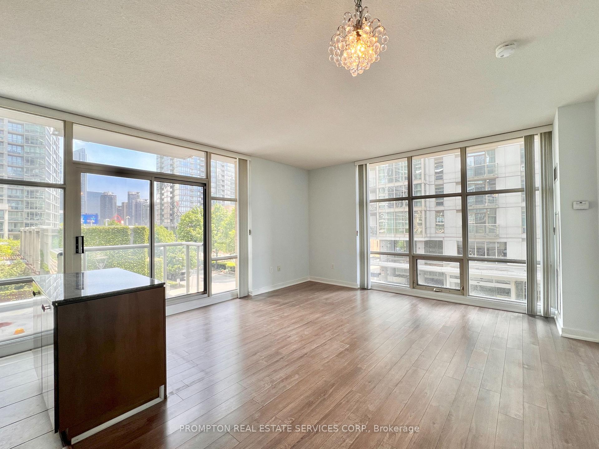 Photo 2 of Unit 203, 9 Spadina Avenue, Toronto, Waterfront Communities — HOMEH